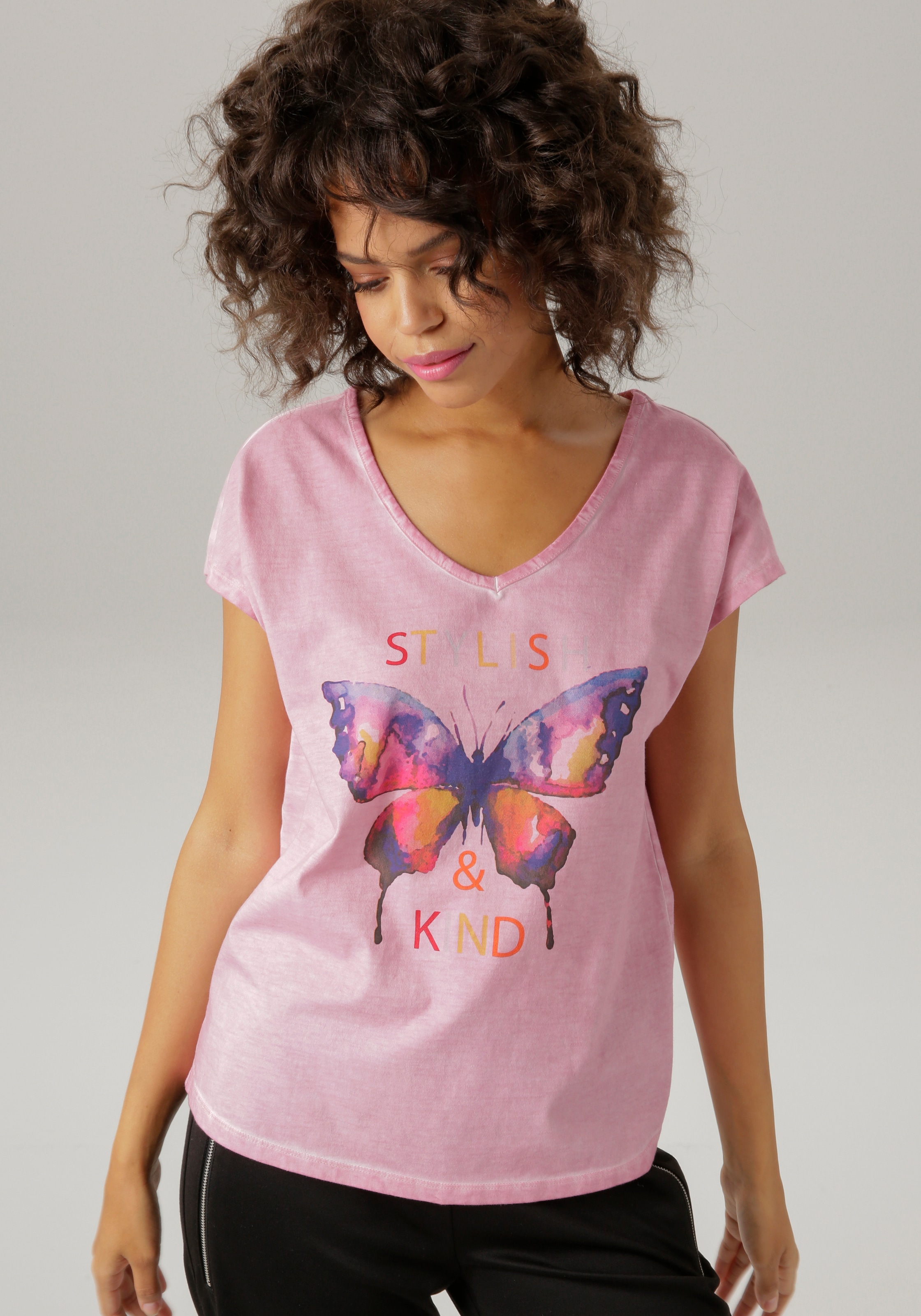 ♕ Schriftzug Aniston bei T-Shirt, Schmetterling mit und CASUAL batikfarbigem