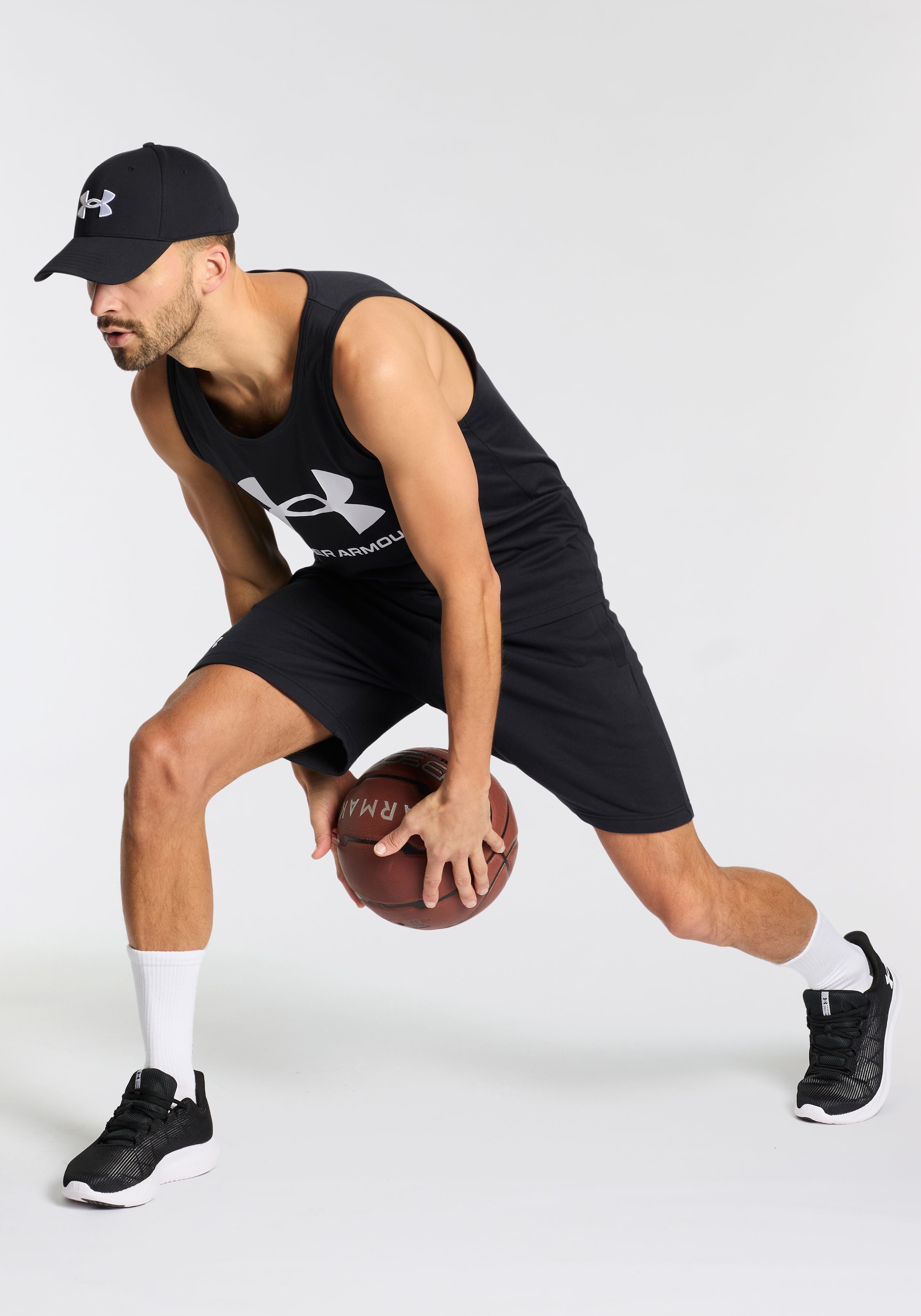 Under Armour® Sweatshorts »UA Rival Fleece Shorts«  aus Baumwolle und Polyester, mit elastischem Bund, mit Seitentaschen