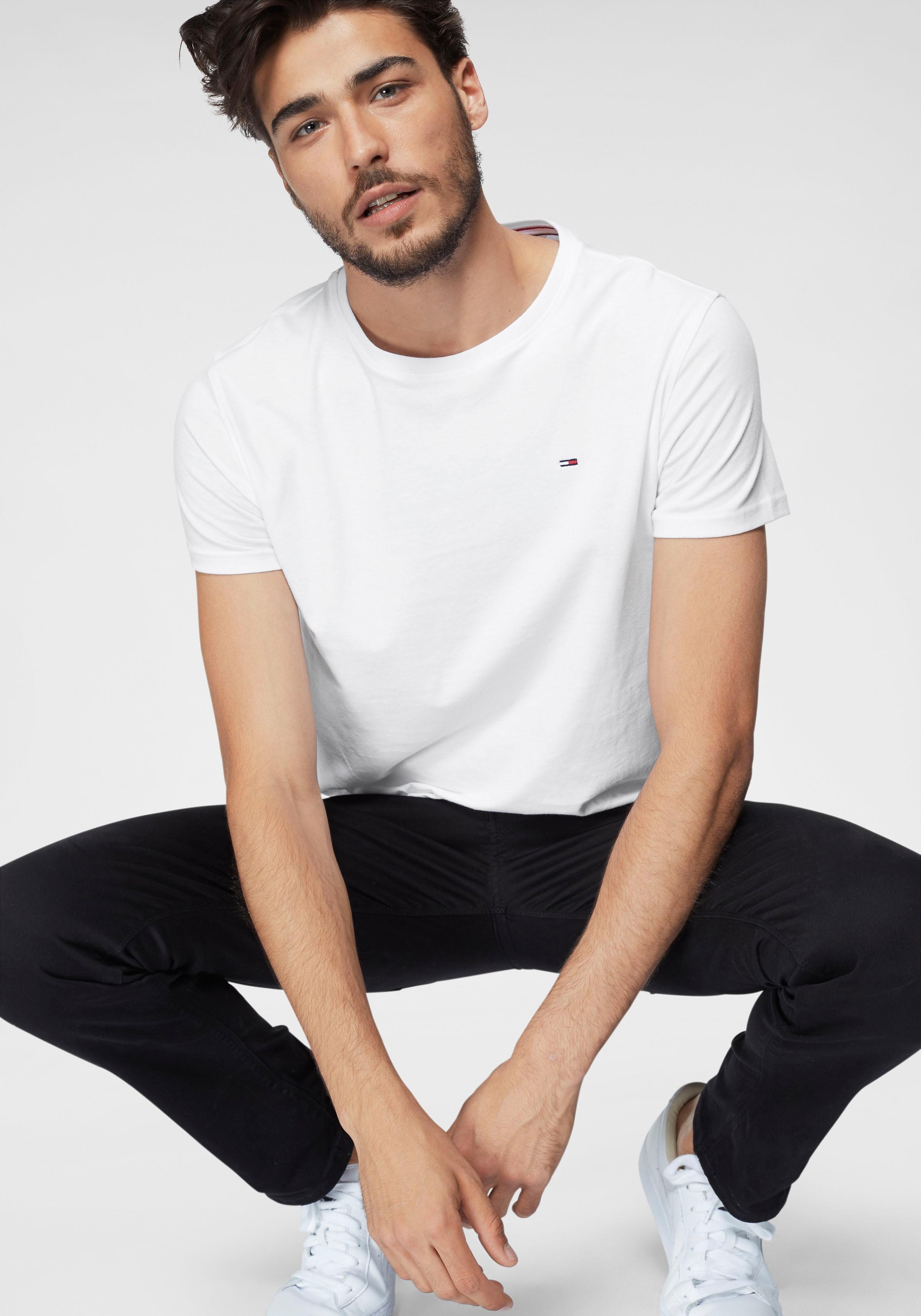 Tommy Jeans T-Shirt »TJM ESSENTIAL SOLID TEE«, mit Rundhalsausschnitt und dezenter Logo-Flag