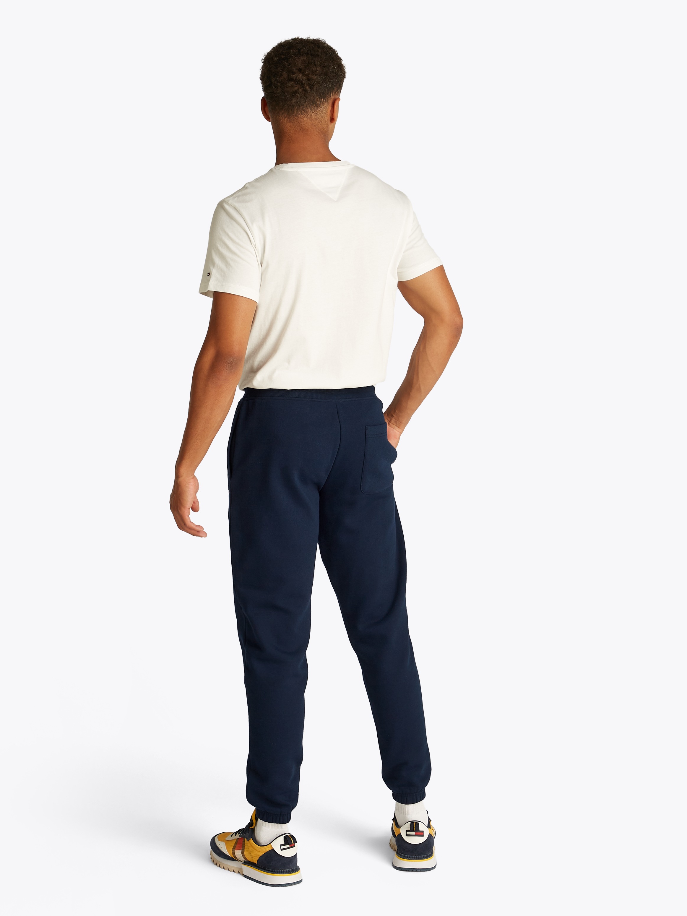 Tommy Jeans Plus Sweathose »TJM SLIM S FLAG SWEATPANT EXT«, Mit elastischem Bund