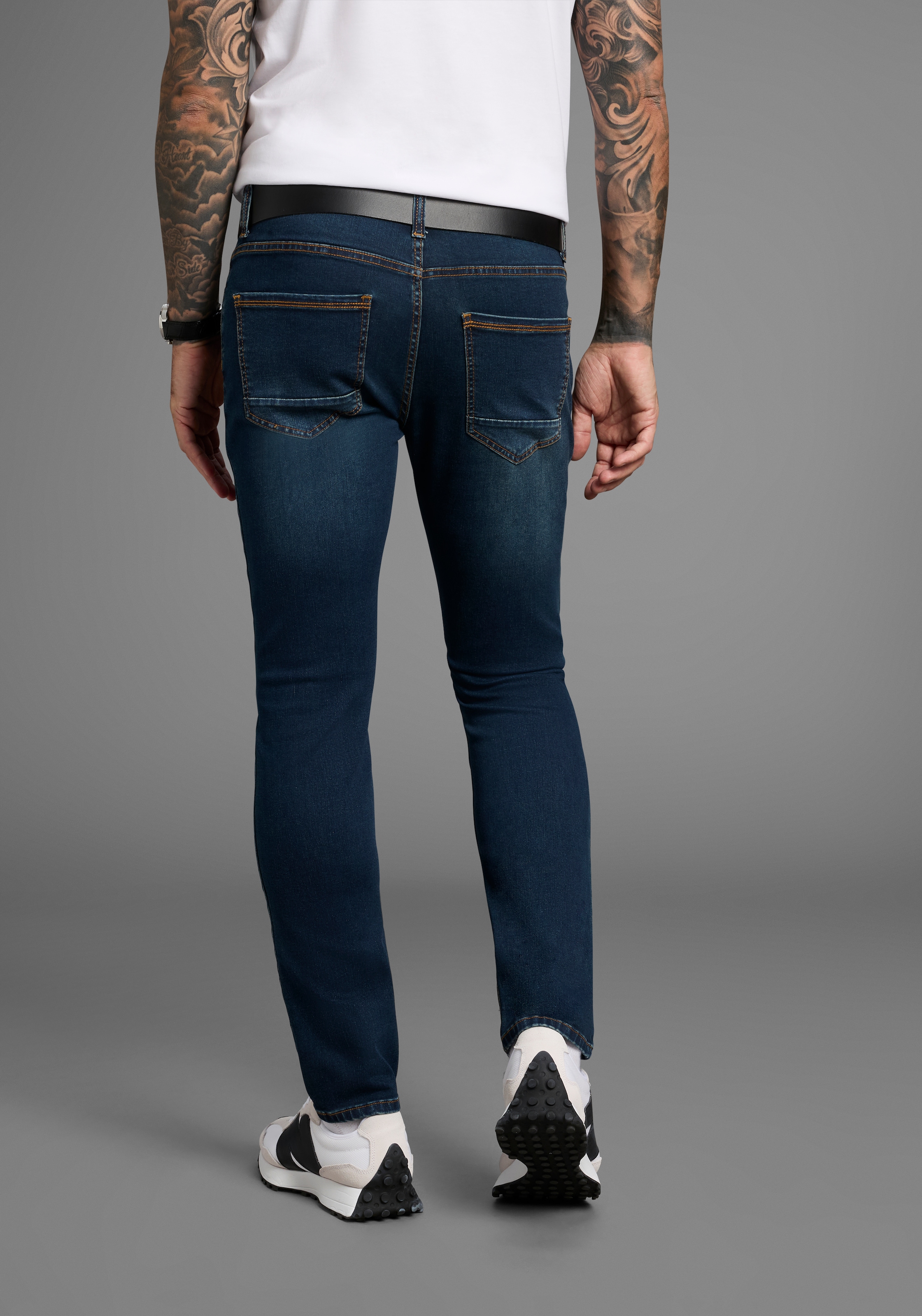 Bruno Banani Slim-fit-Jeans »Grady« schmale Beinweite, niedrige Leibhöhe, figurbetonte Silhouette
