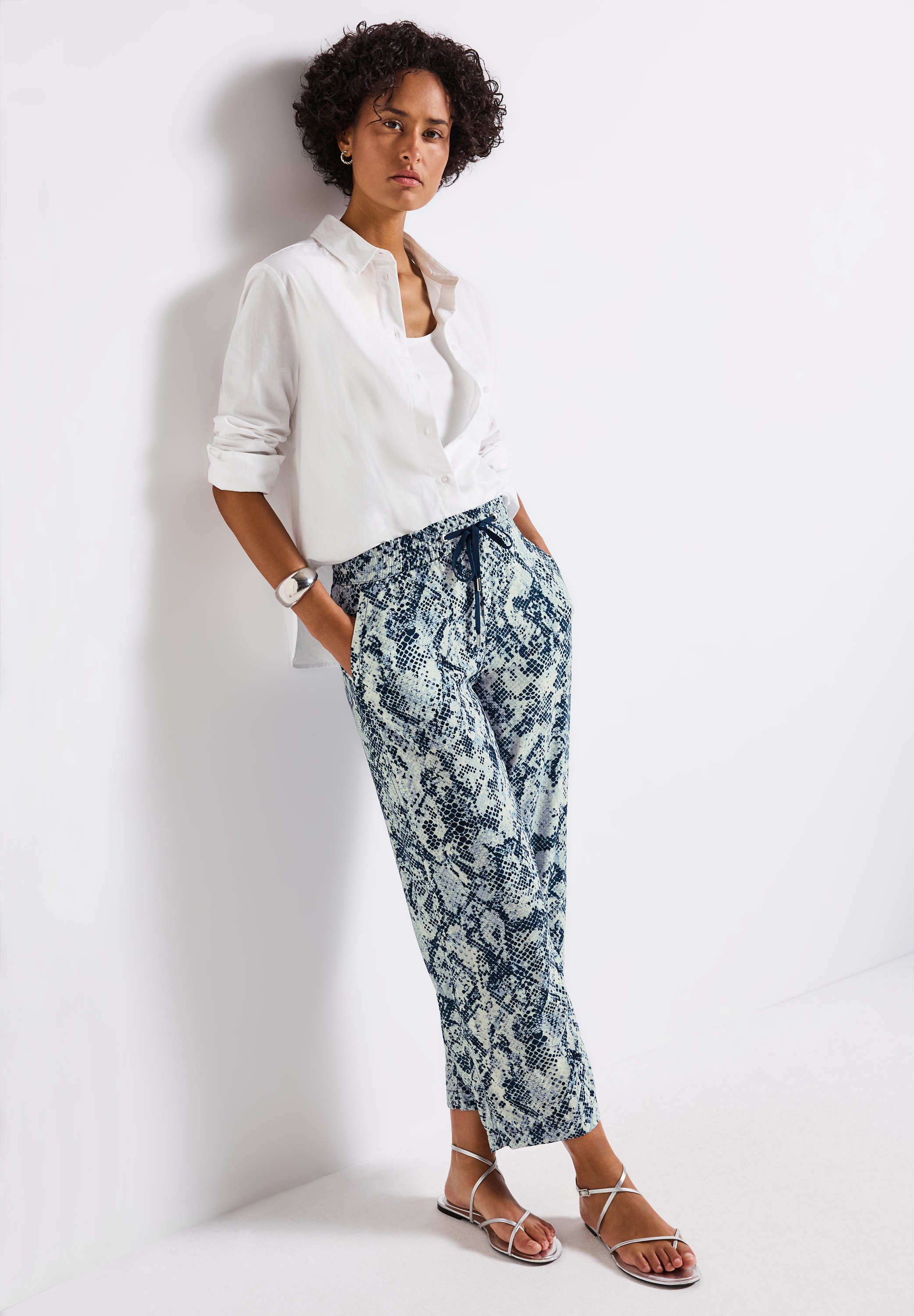 STREET ONE Stoffhose »Style Emee«, Sommerhose mit elastischem Bund und Tunnelzug, mit grafischem Muster