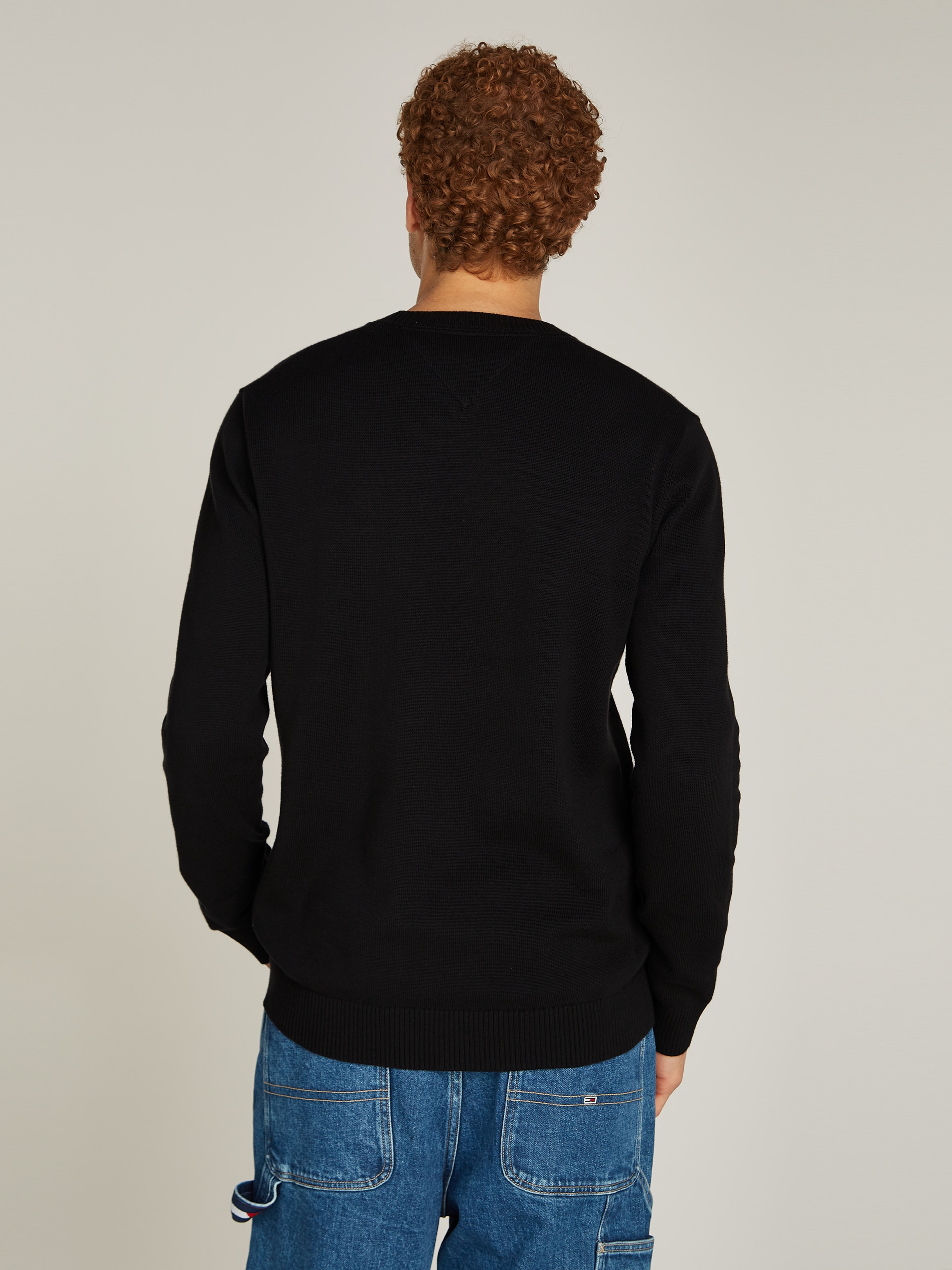 Tommy Jeans Rundhalspullover »TJM SLIM ESSENTIAL LIGHT SWEATER«, mit Flag-Patch