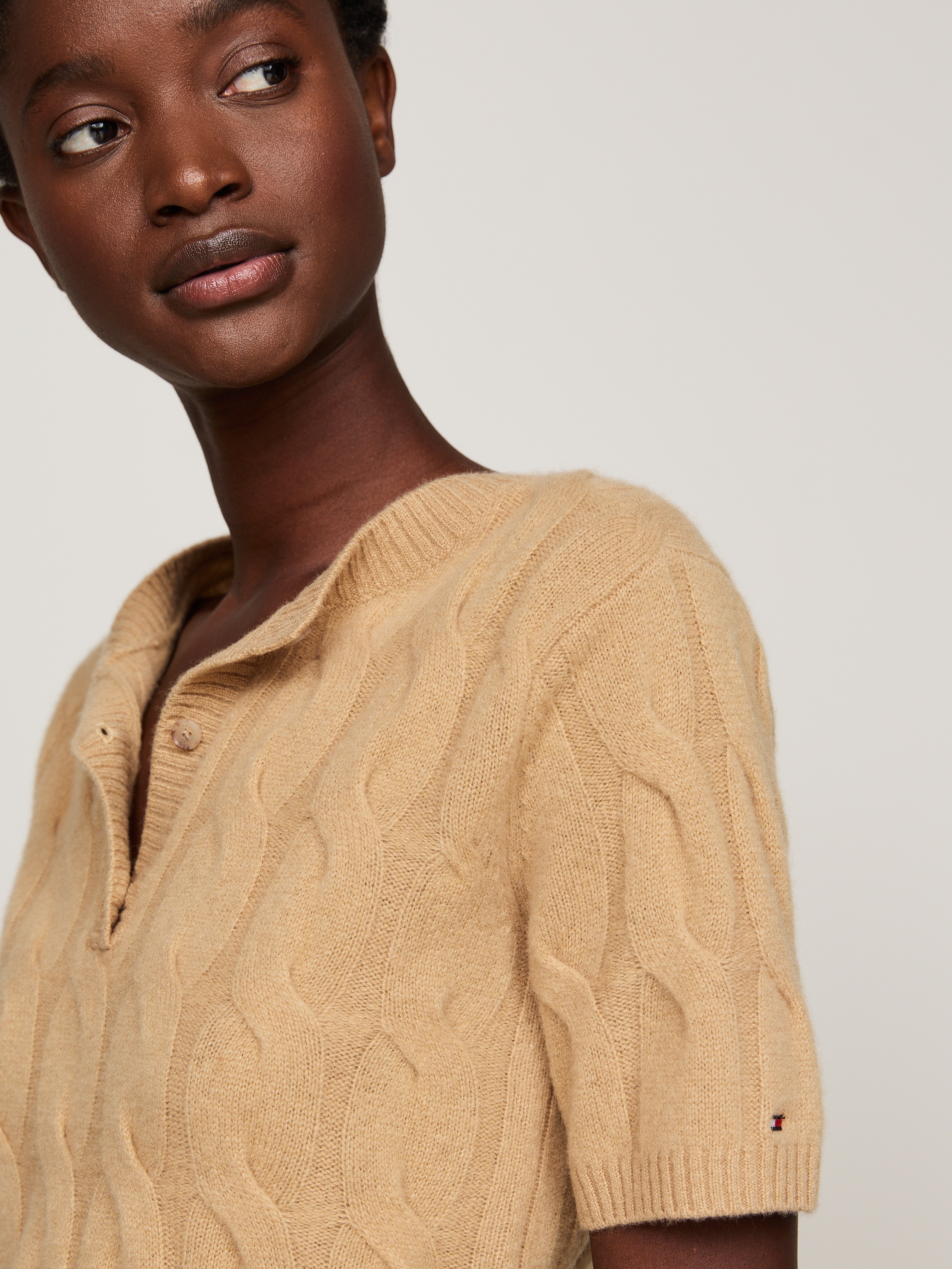 Tommy Hilfiger Strickpullover »SOFT WOOL CABLE SS HENLEY«, mit Zopfmuster, Henley