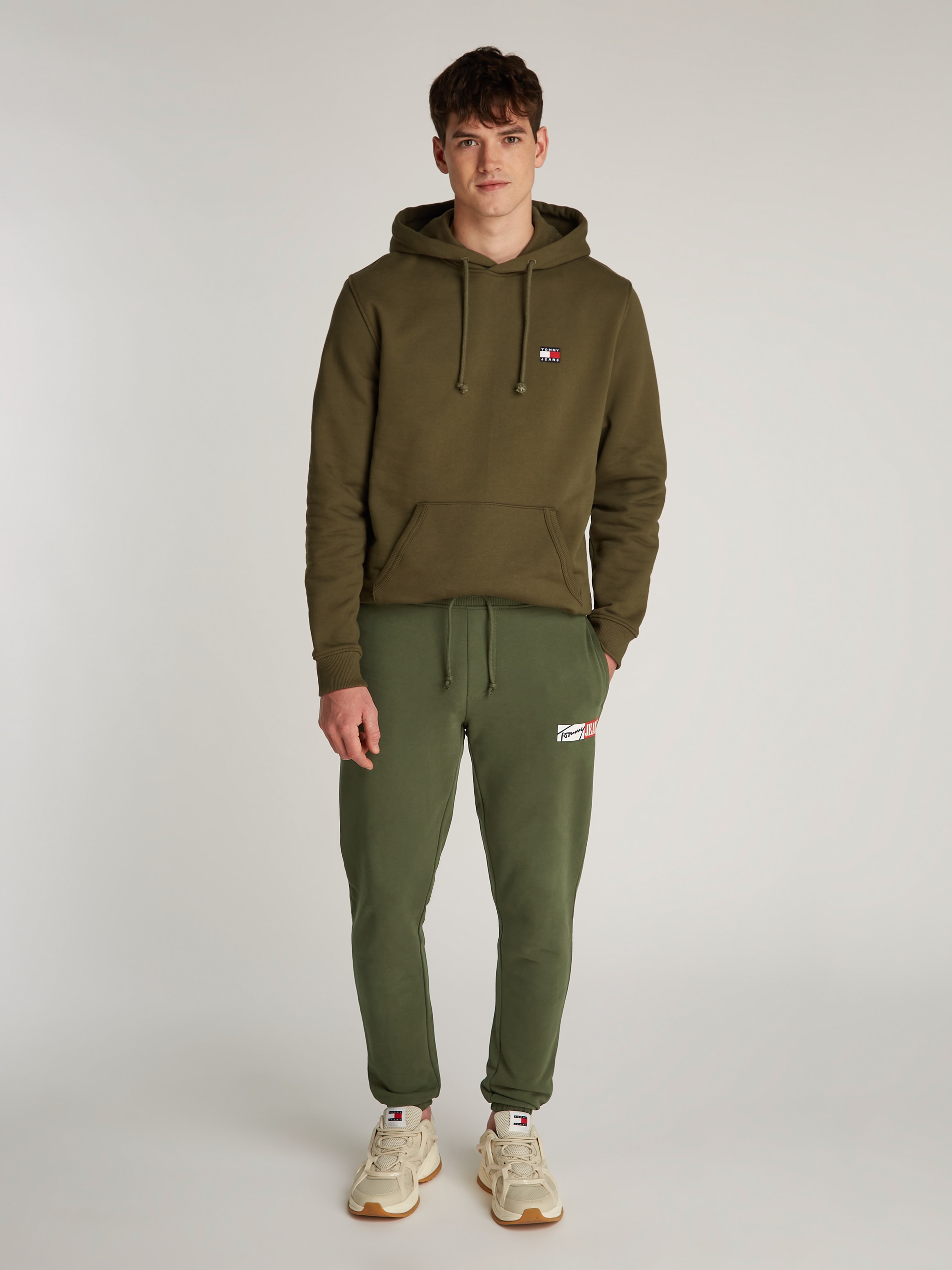 Tommy Jeans Jogginghose »TJM SLIM ENTRY SWEATPANT«, mit Logo