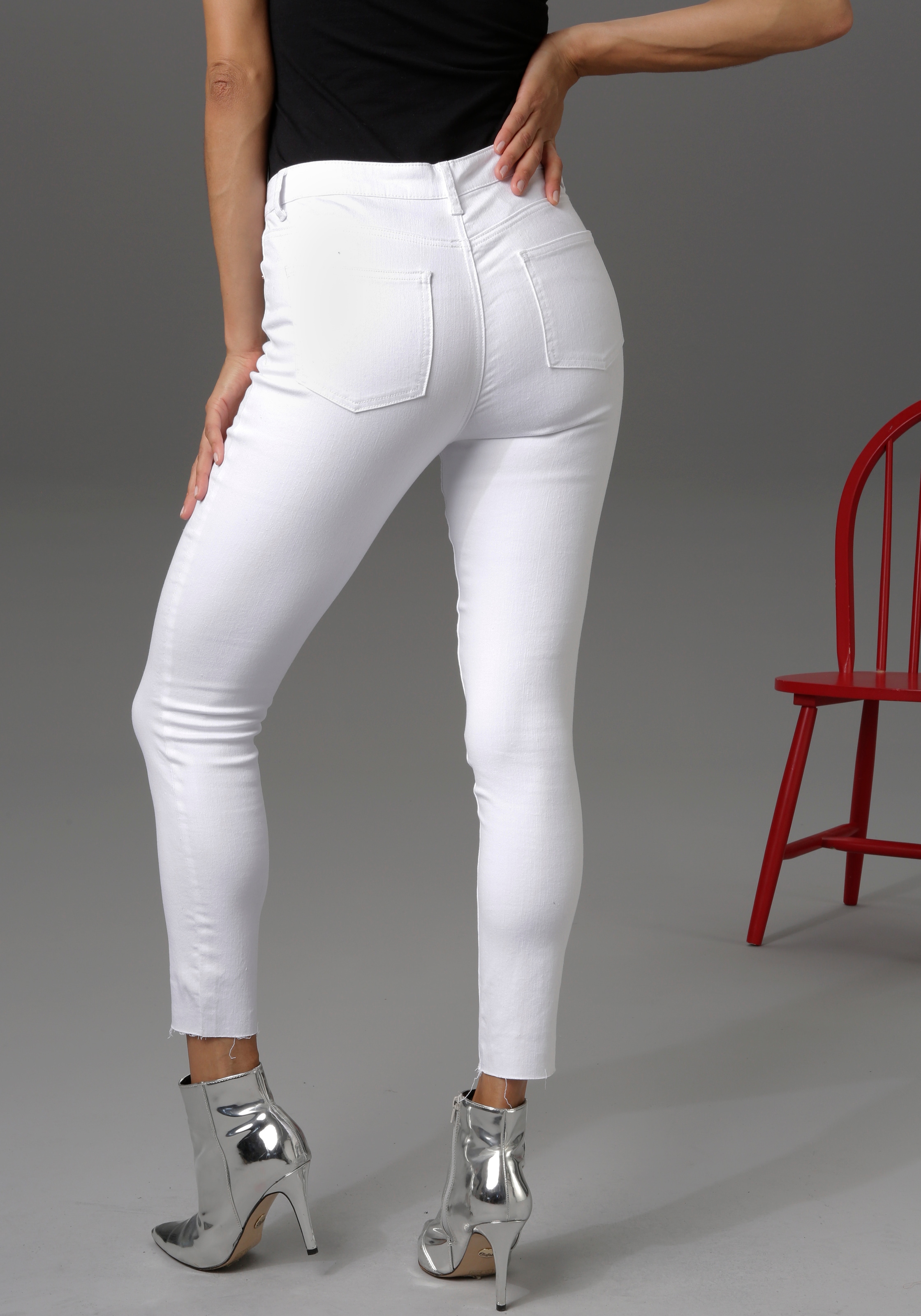 Aniston CASUAL Skinny-fit-Jeans, regular ausgefransten mit waist ♕ - Beinabschluss bei