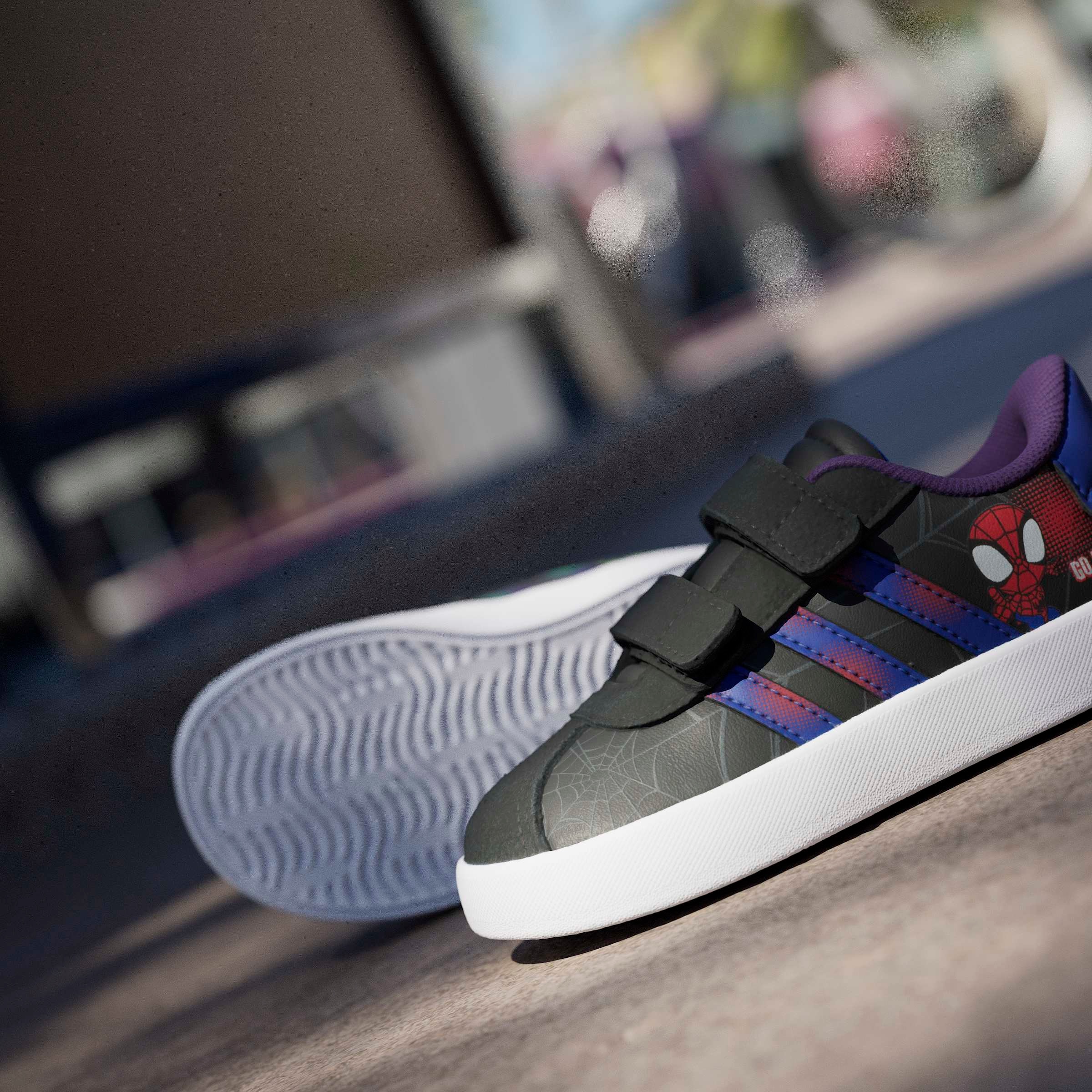 adidas Sportswear Sneaker »ADIDAS MARVEL SPIDER-MAN VL COURT 3.0 KIDS«  Design auf den Spuren des adidas Samba