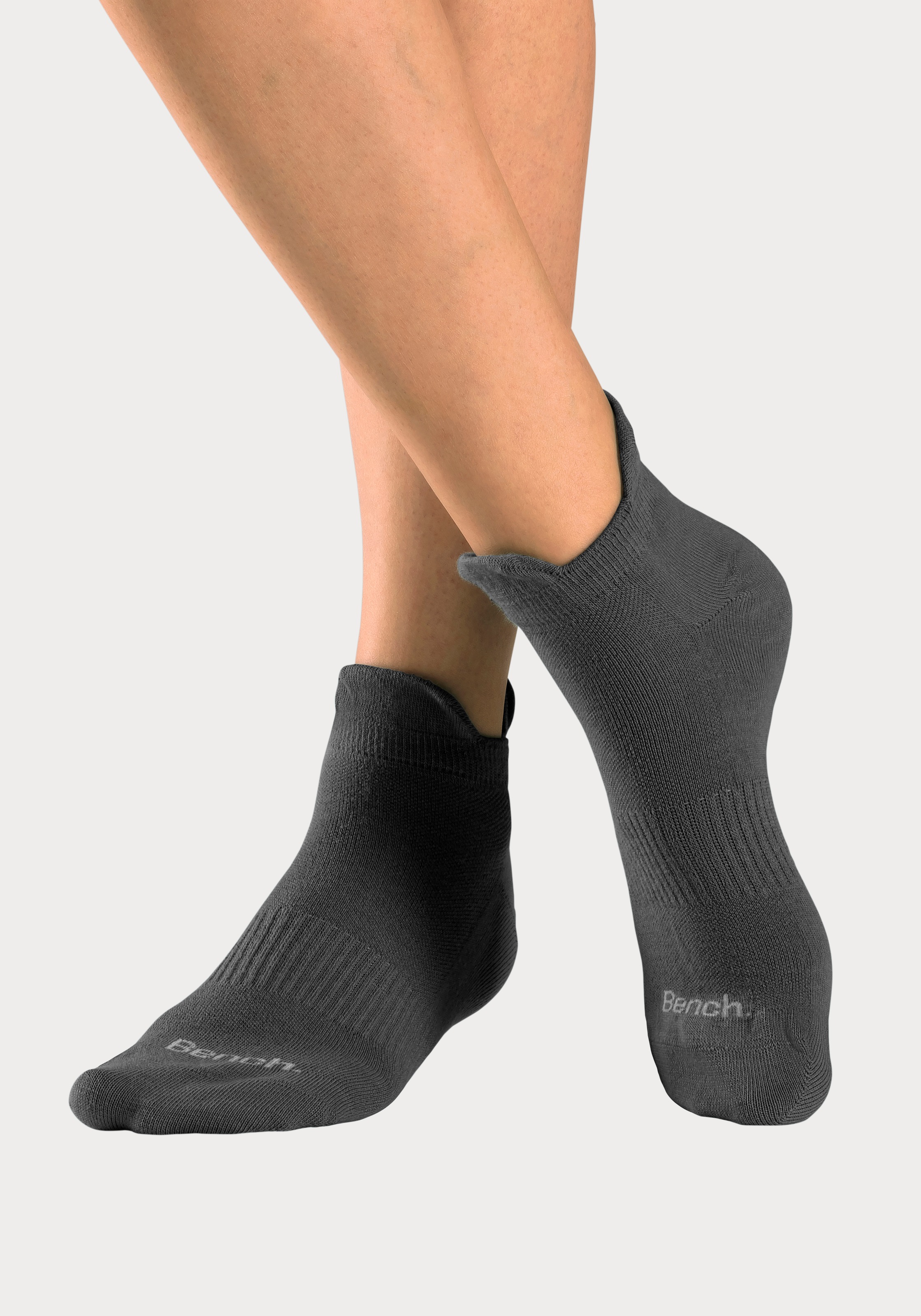Bench. Sneakersocken, (Packung, 6 Paar), mit feiner Mesh Konstruktion und Mittelfußgummi