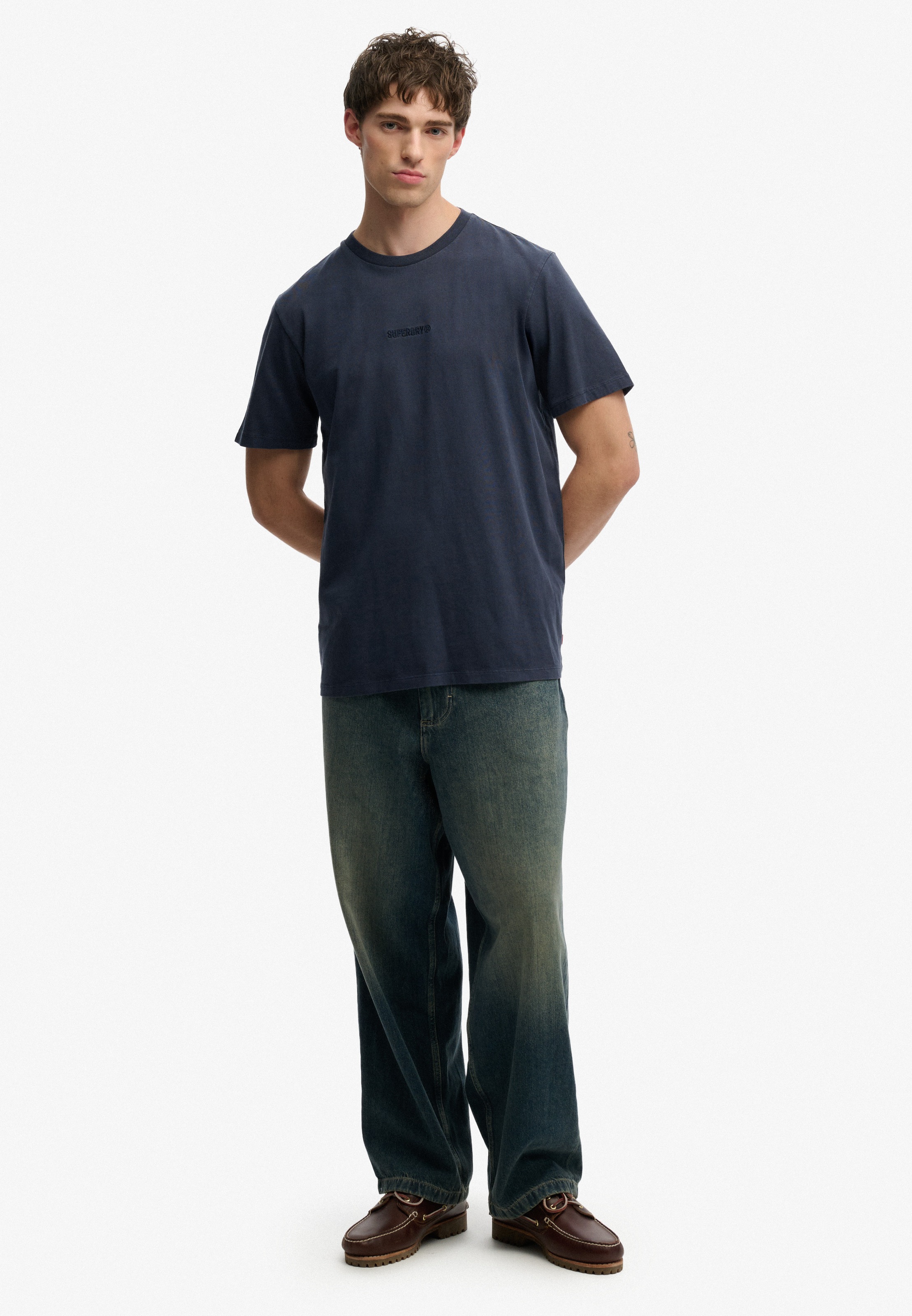 Superdry Rundhalsshirt »MICRO LOGO T SHIRT« Loose Fit, aus Baumwolle und Single Jersey, mit Print, hüftbedeckend