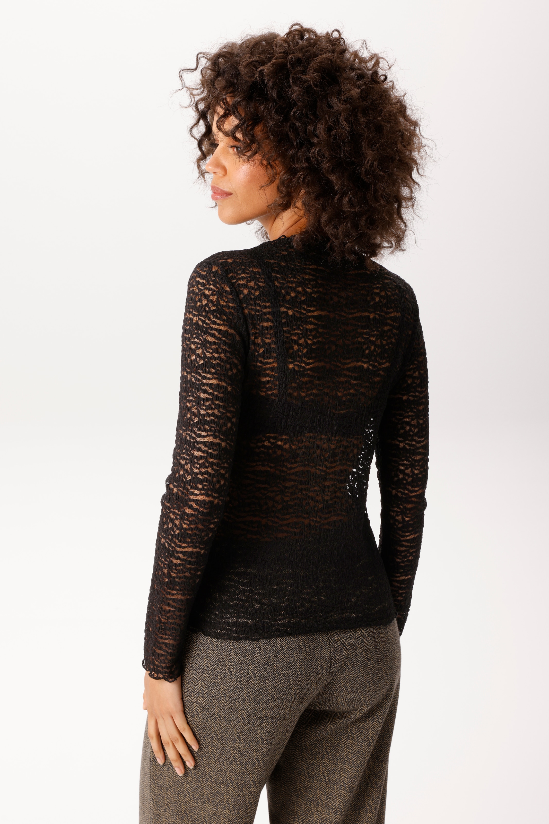 Aniston CASUAL Langarmshirt aus transparenter, elastischer Spitze - NEUE KOLLEKTION