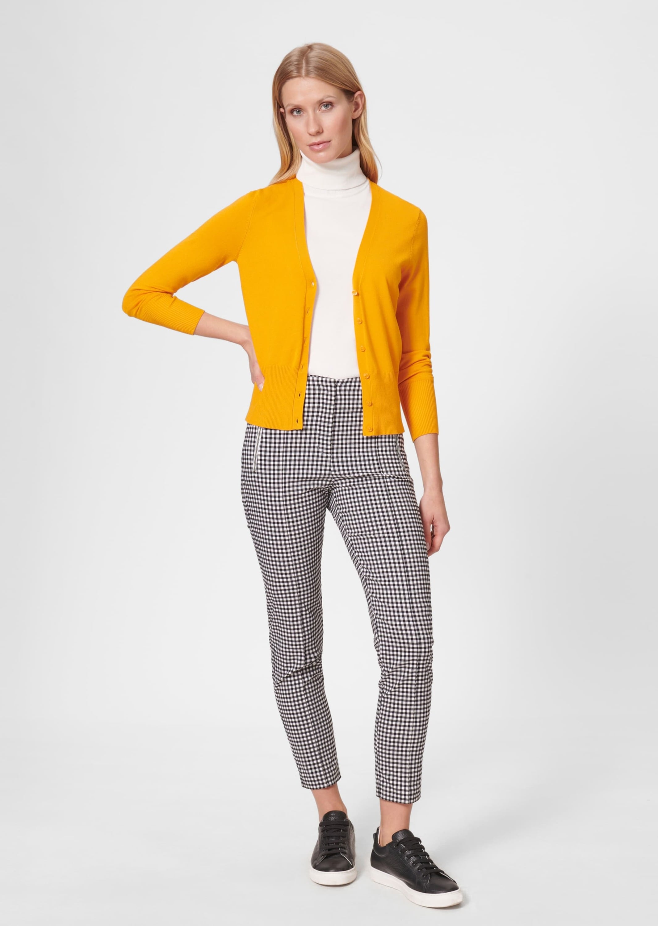 MADELEINE Strickjacke »Strickjacke Eleganter Viskose-Cardigan mit Knopfleiste« Hochwertige Blendenverarbeitung