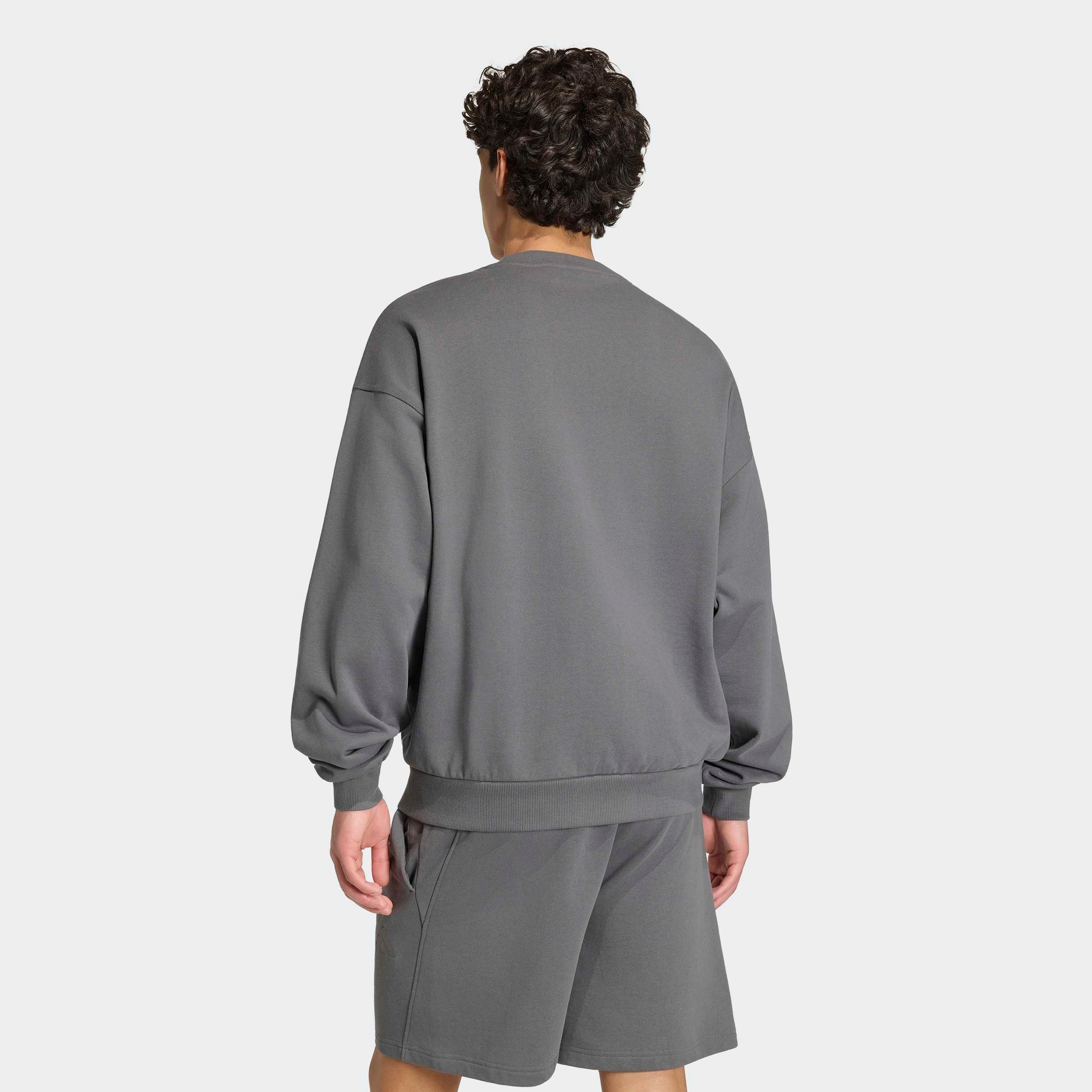 adidas Sportswear Sweatshirt »ADIDAS KIT, KLEINES LOGO«, mit Rundhalsausschnitt, ohne Verschluss, in normaler Länge
