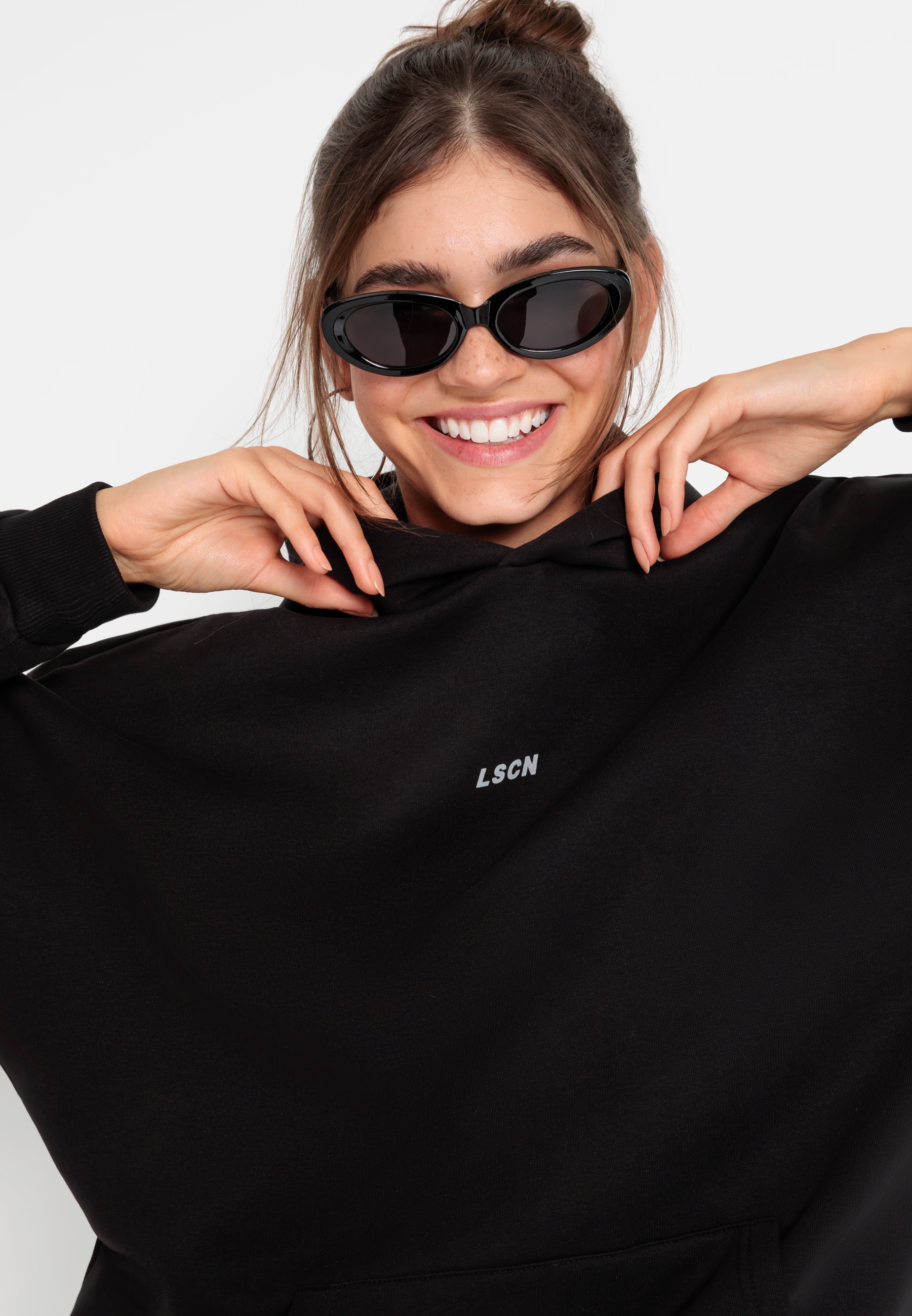 LSCN by LASCANA Hoodie, mit aufgesetzter Kängurutasche