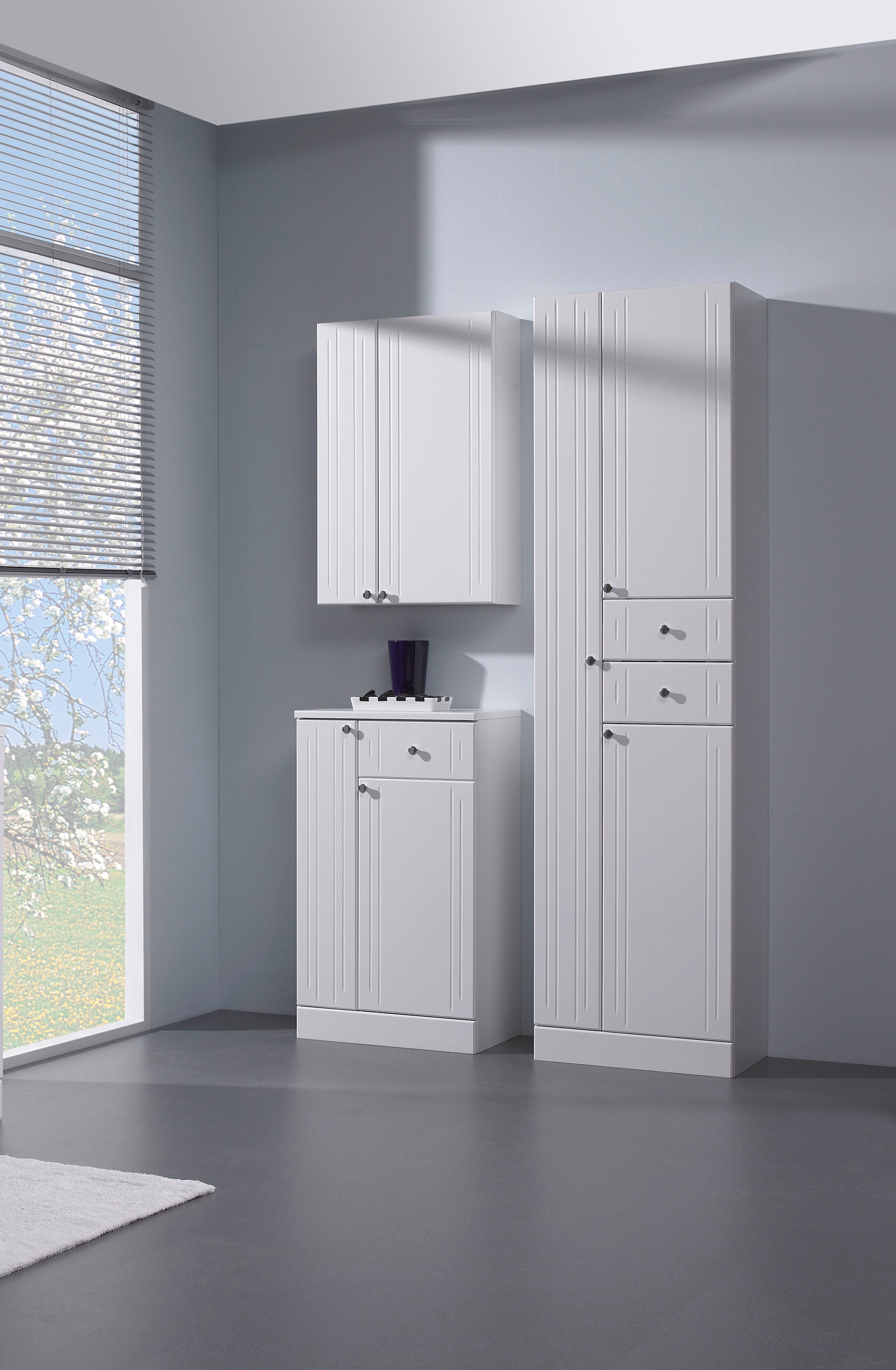 Saphir Hochschrank »Quickset 955 Badschrank, 50 cm breit, 3 Türen, 2 Schubladen«, Badezimmer-Hochschrank inkl. Türdämpfer, Griffe in Chrom glänzend