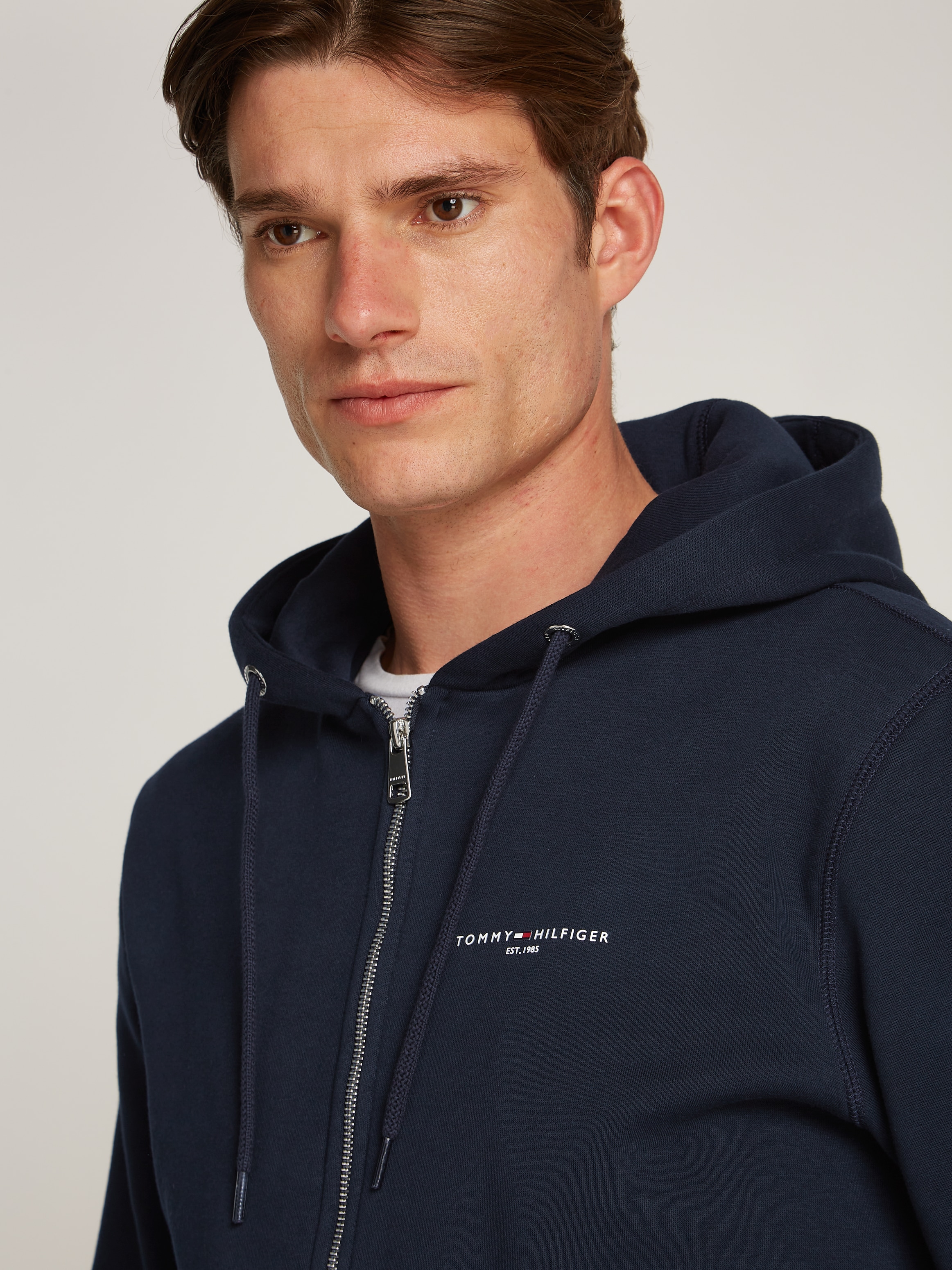 Tommy Hilfiger Sweatjacke »SMALL TOMMY LOGO ZIP HDD«, mit Logoschriftzug