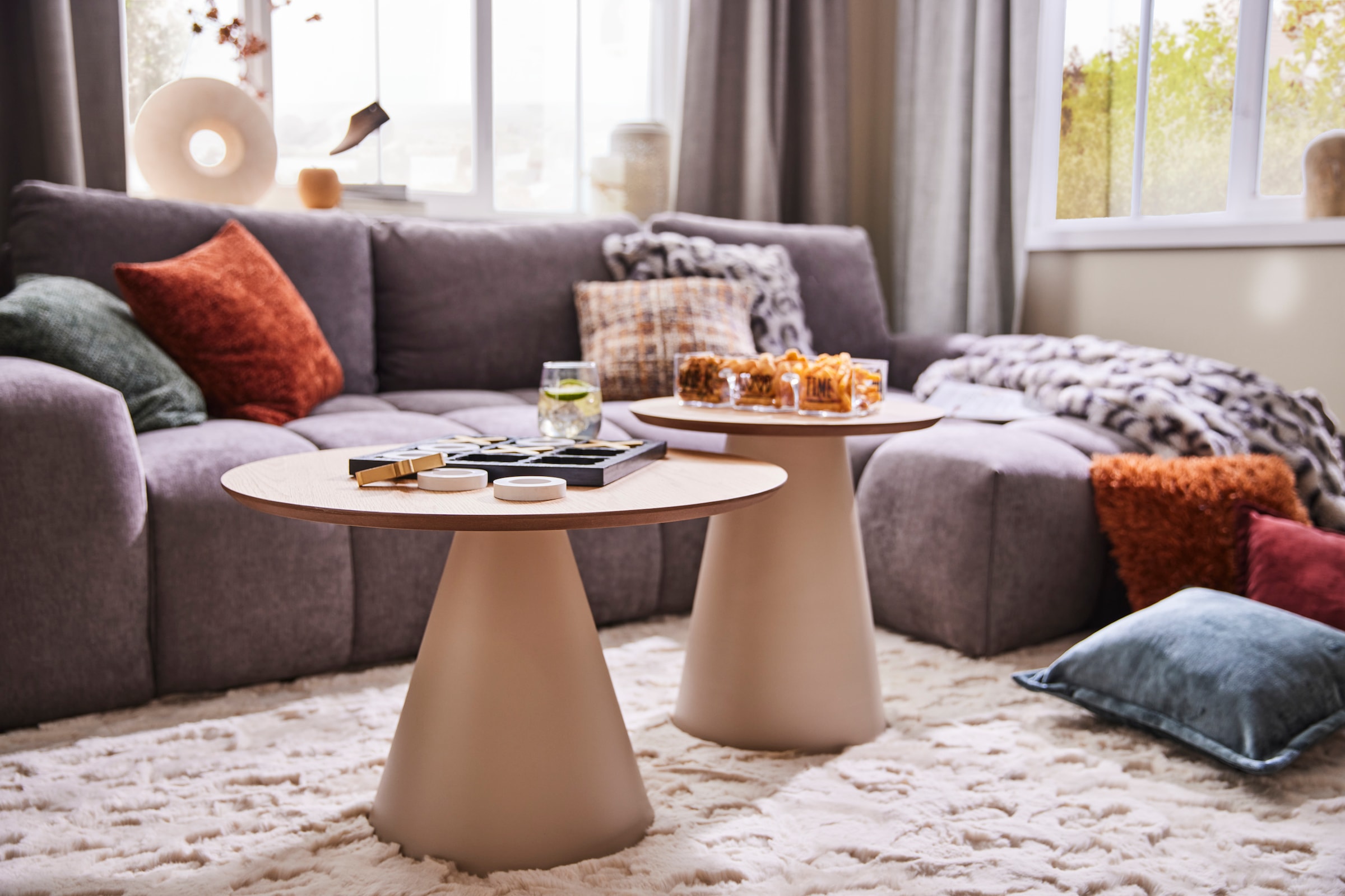 ACTONA GROUP Couchtisch »Soli«, Rund Couchtisch, Tischplatte matt Eiche, Säule Gestell grau, Ø65x43cm