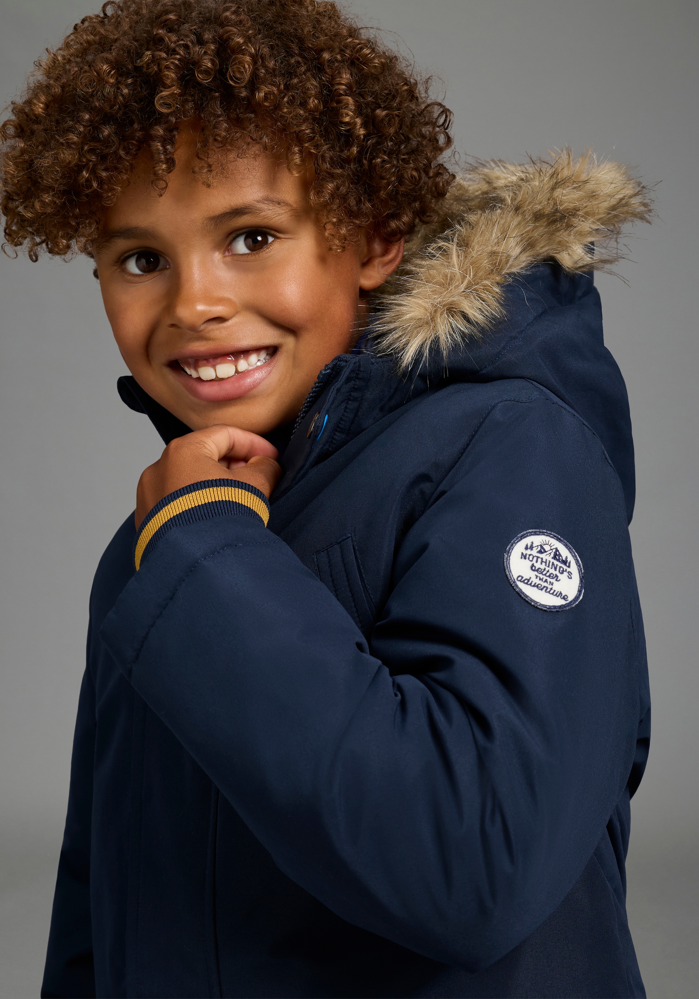 Scout Outdoorjacke »Parka mit Fellkragen - NEU von SCOUT« mit Kapuze mit Kapuze und abnehmbaren Kapuzendetails, mit Fleecefütterung