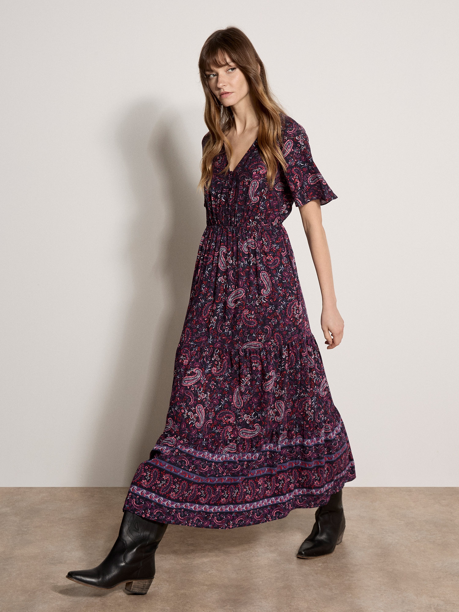 Apricot Maxikleid »Maxikleid mit Paisley-Print« mit Stufen