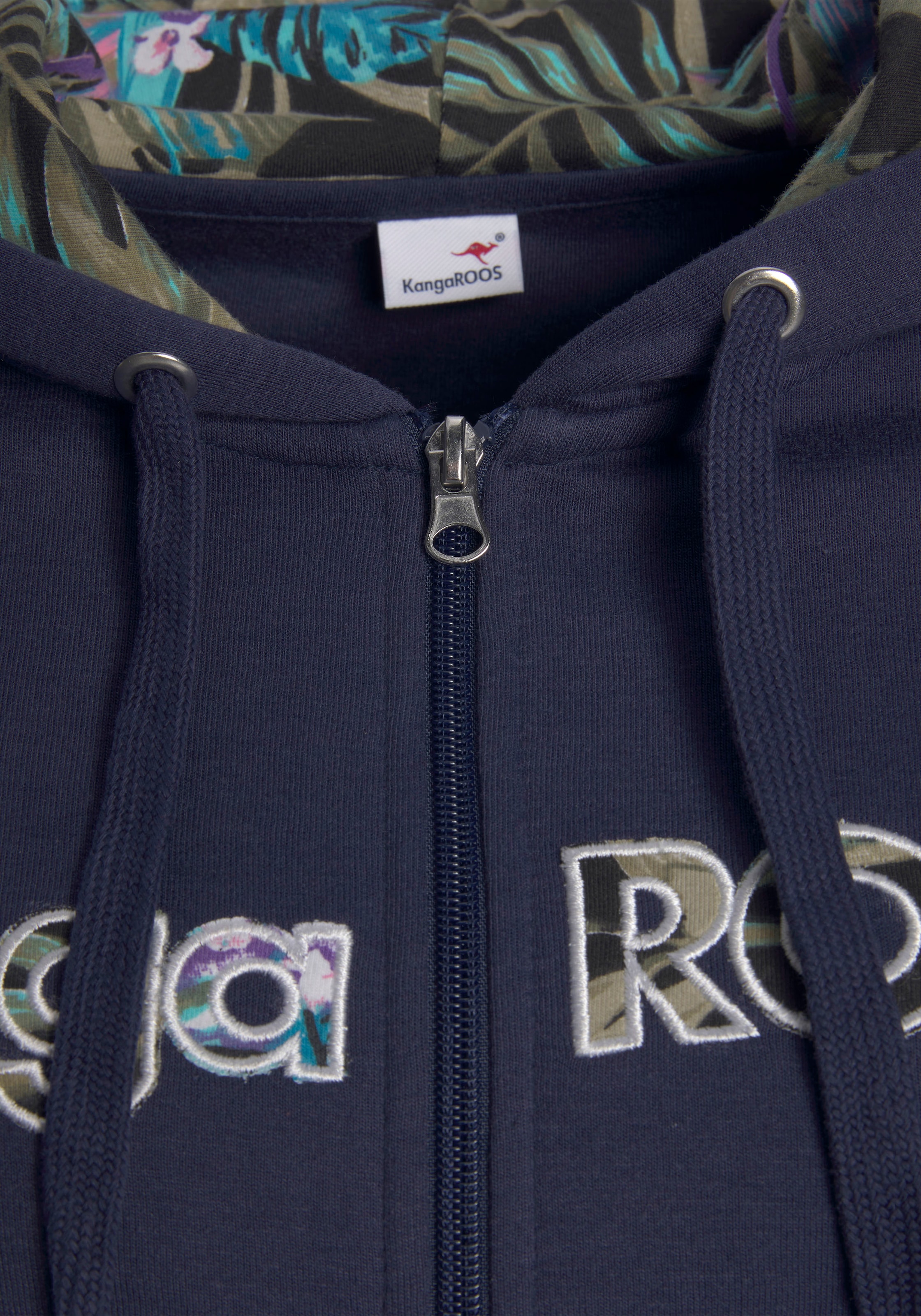 KangaROOS Kapuzensweatjacke, mit aufwendiger KangaROOS Stickerei, Loungeanzug