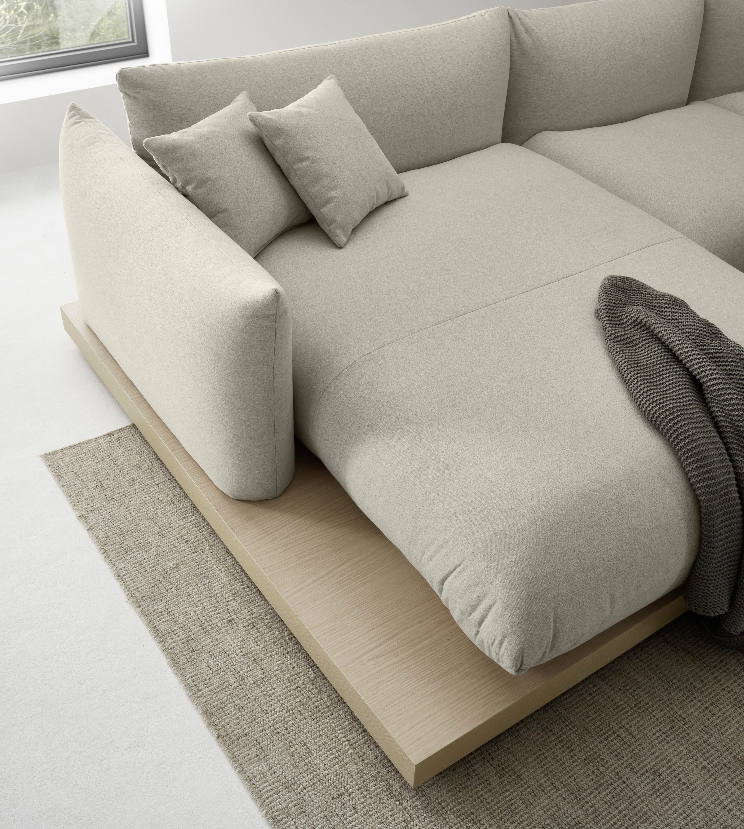 OTTO home Ecksofa »Kalix, Polsterecke mit kräftigem Holz-Plateau, moderne Couch in L-Form«, wahlweise Recamiere links o. rechts, Strukturstoff, hoher Sitzkomfort