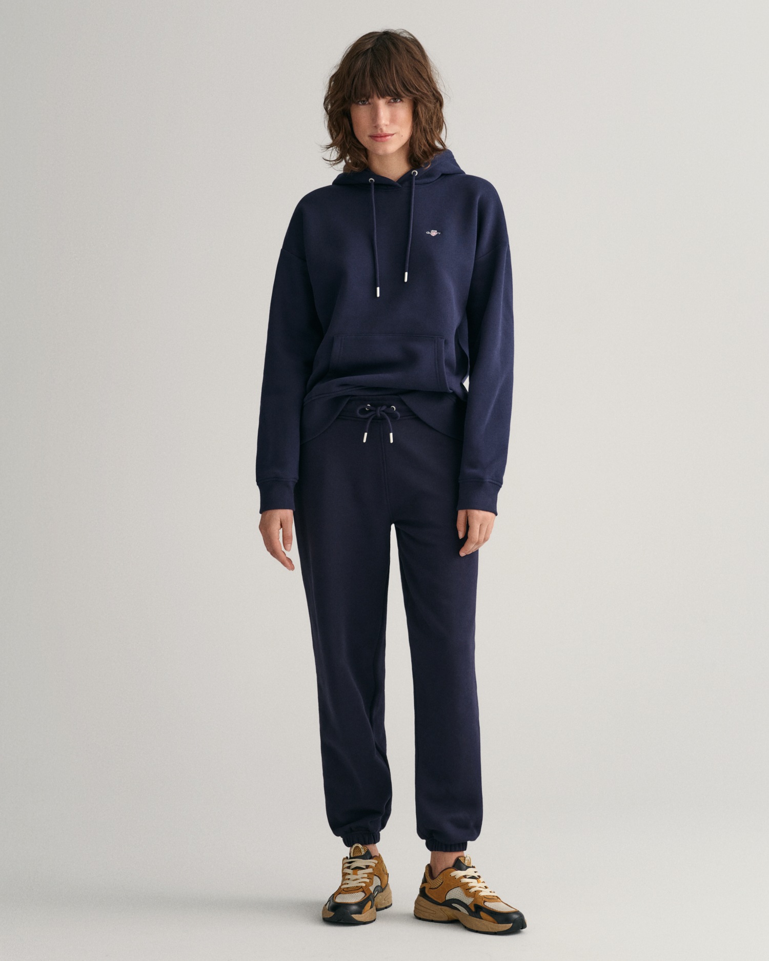 Gant Sweathose »REL SHIELD SWEATPANTS«, mit Logostickerei