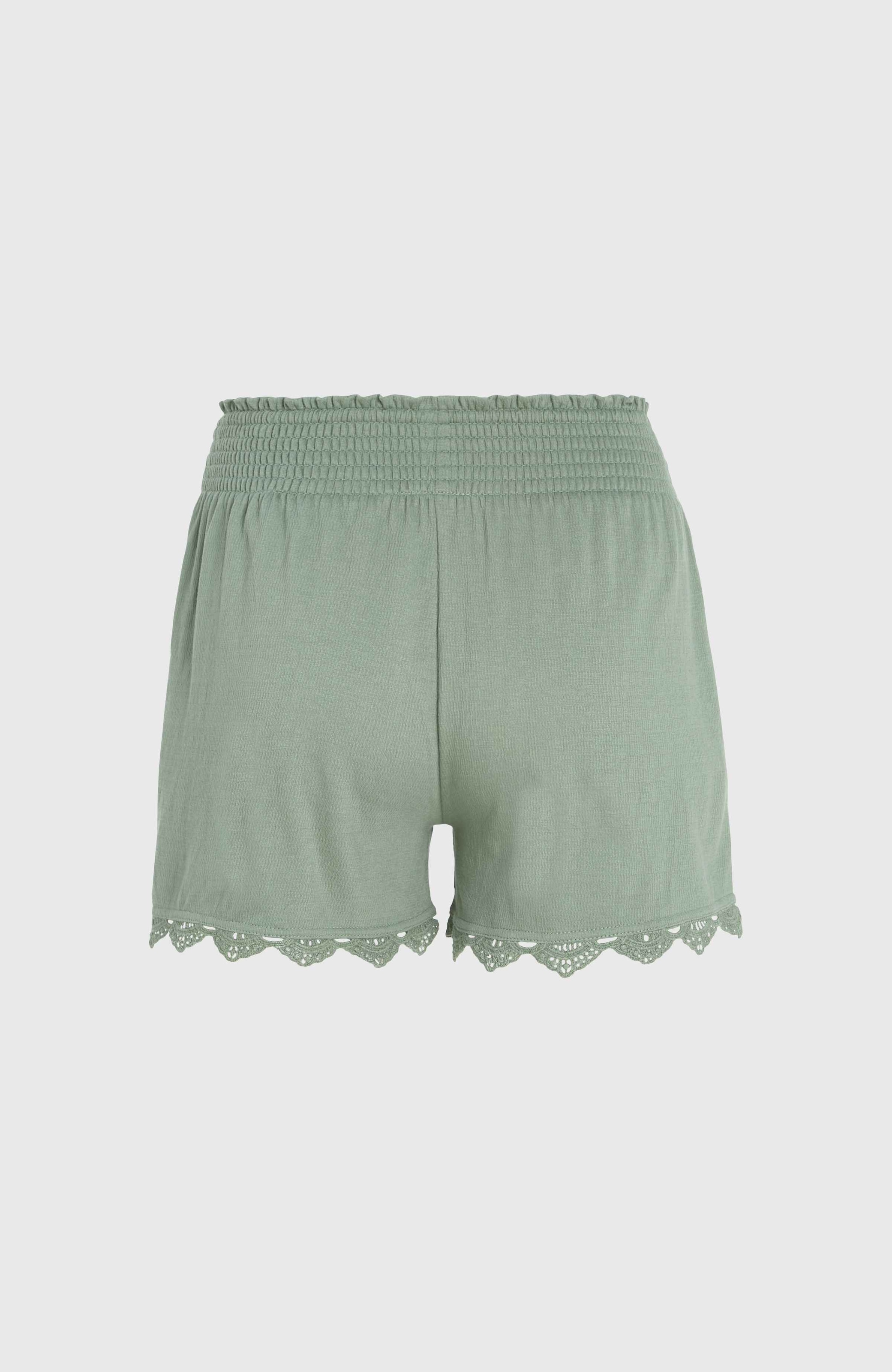 O'Neill Sweatshorts »ESSENTIALS AVA SMOCKED SHORTS«, mit Häkeldetails