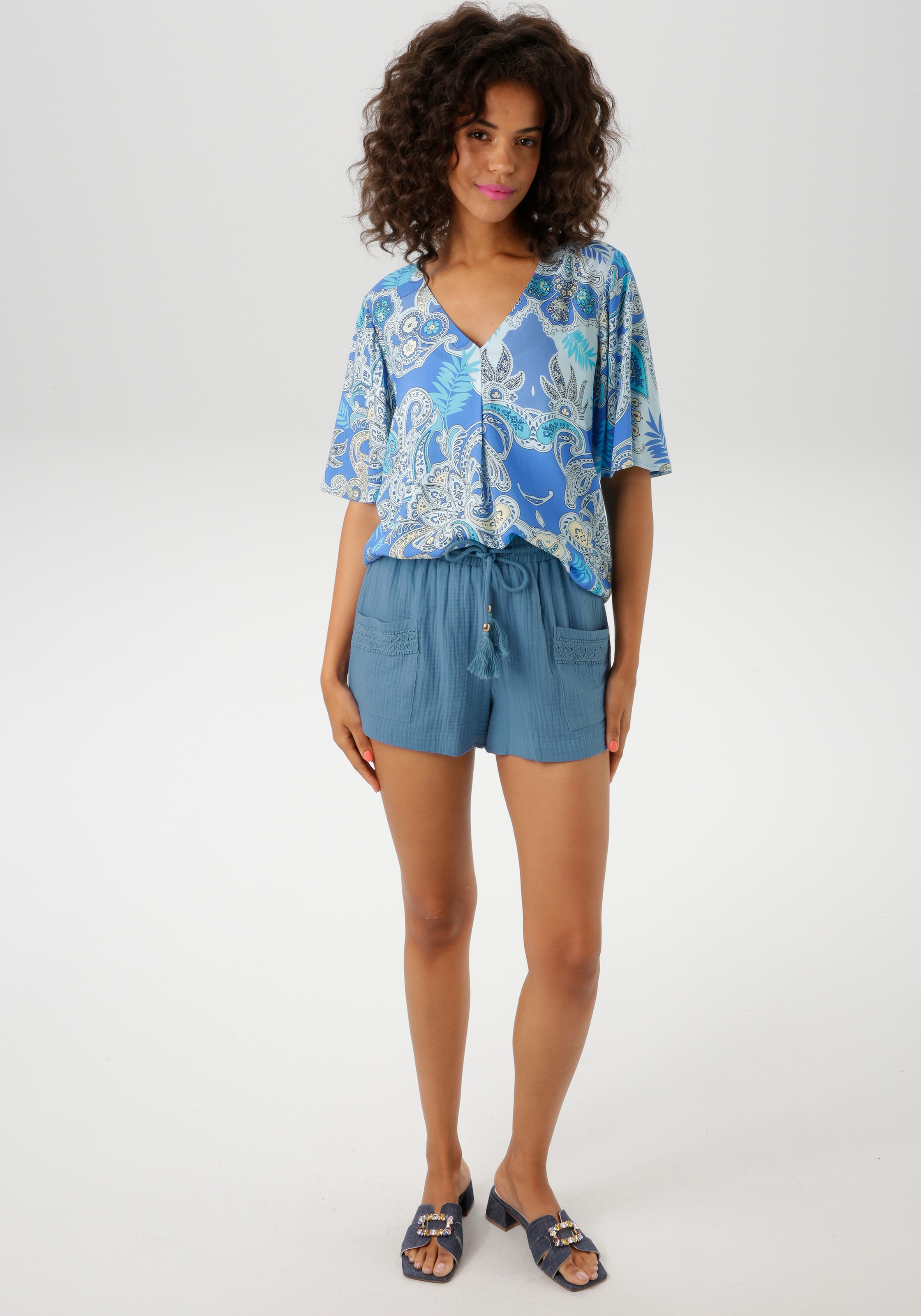 Aniston CASUAL Shorts, mit Häkel-Applikationen verziert