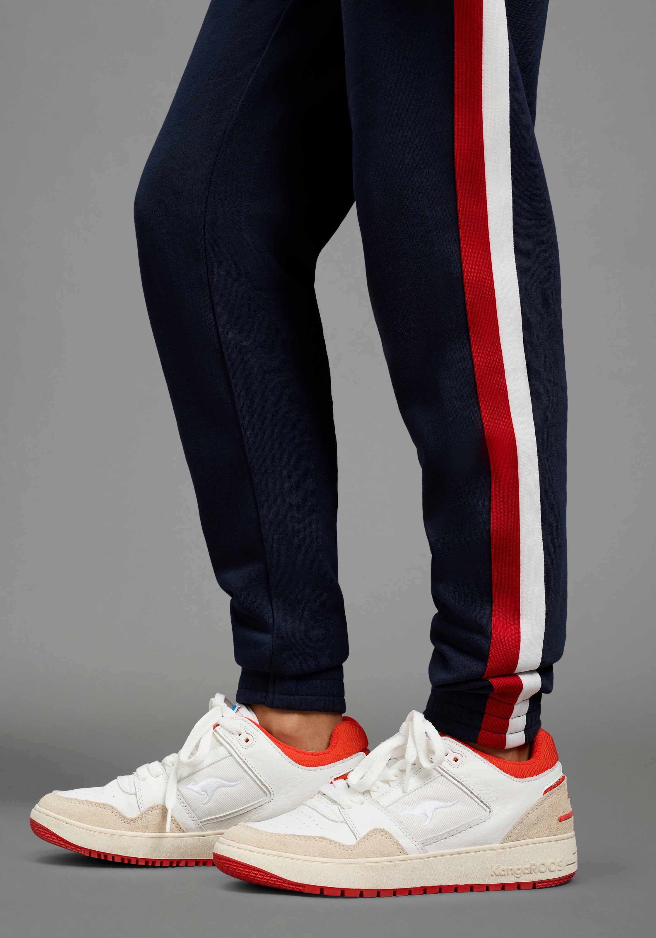 KangaROOS Jogginghose  mit 2 Eingrifftaschen, aus Baumwolle und Polyester