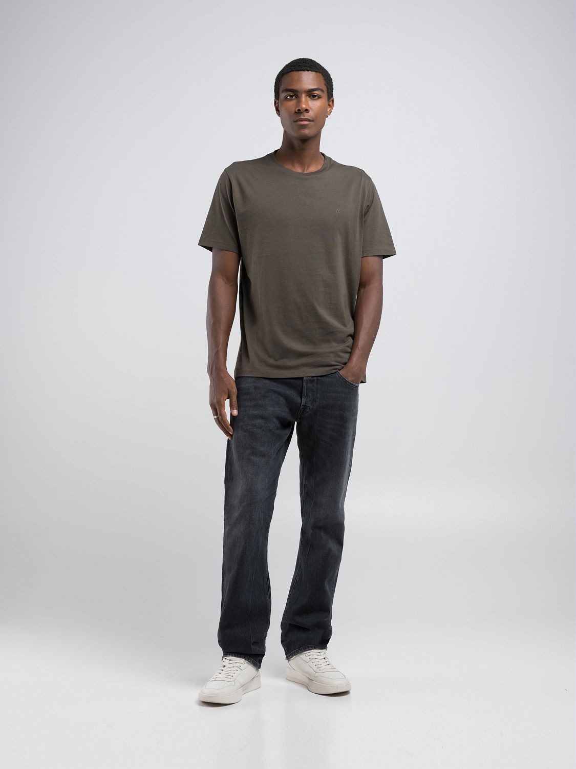 Replay T-Shirt »mit Logostickerei auf der Brust«