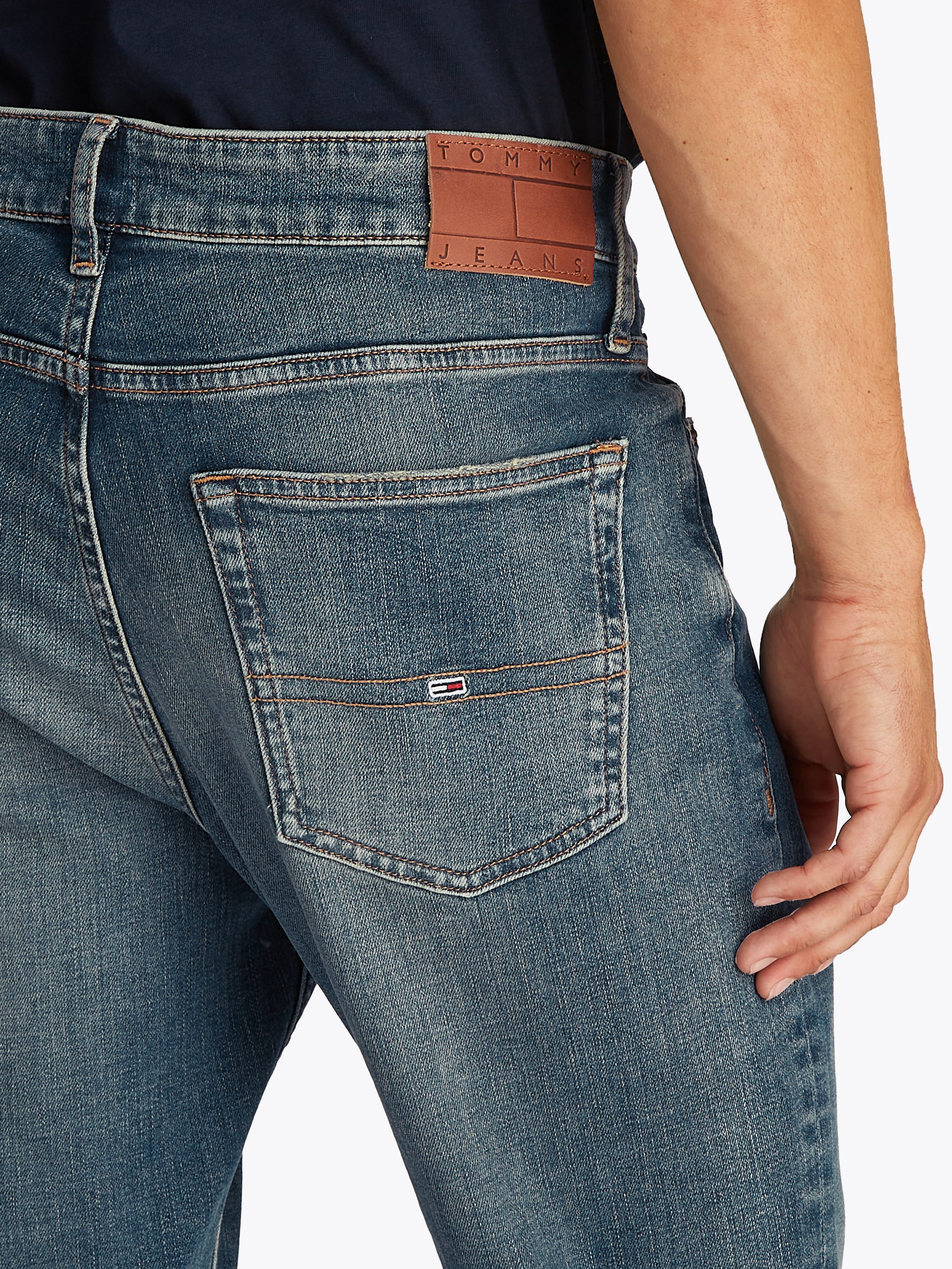 Tommy Jeans Slim-fit-Jeans »Ryan Regular Slim Straight«, Slim‑Straight‑Jeans aus hochwertigem Denim regulärer Leibhöhe