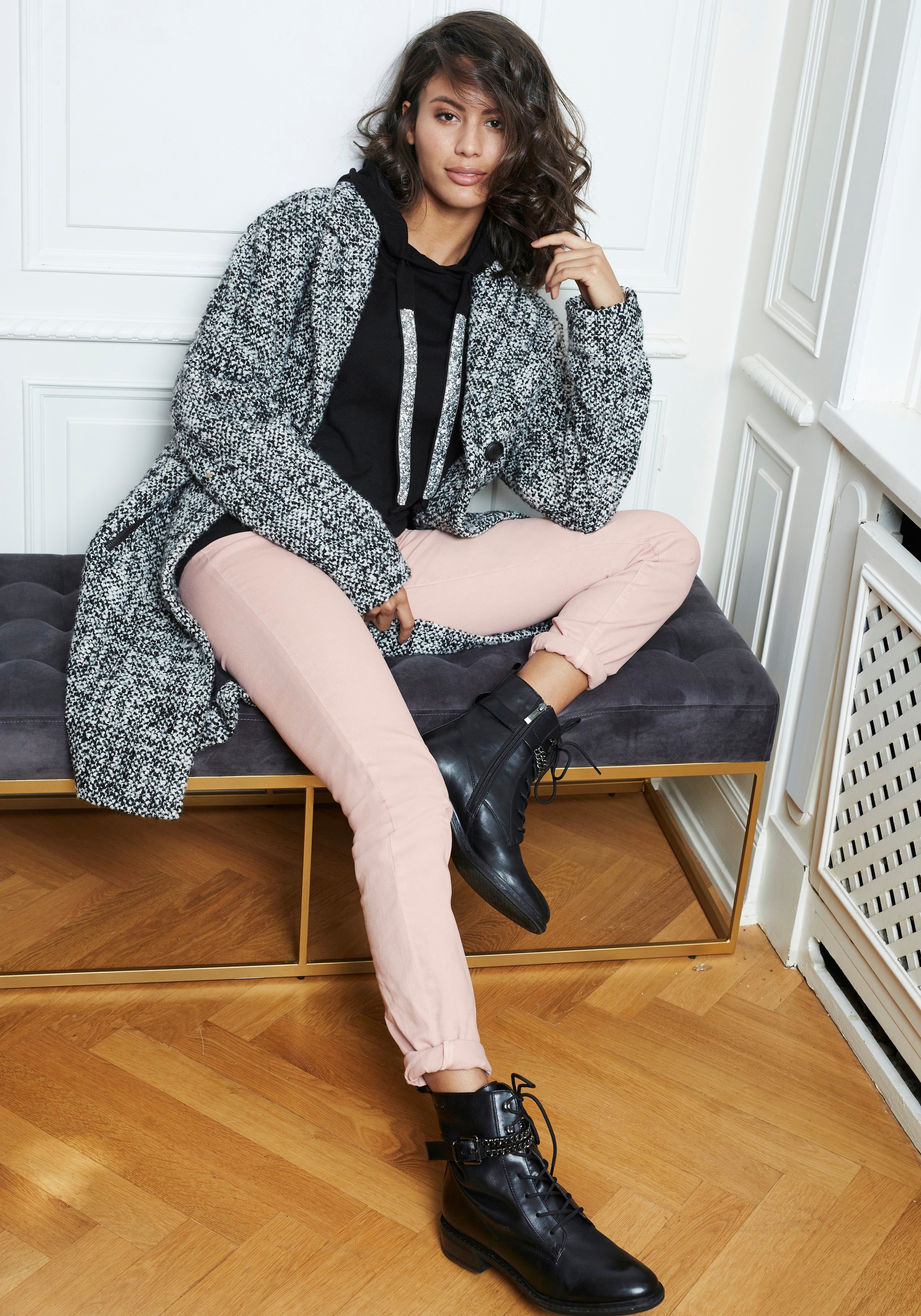 Laura Scott Strickpullover, mit Kapuze und glitzernden Bändern
