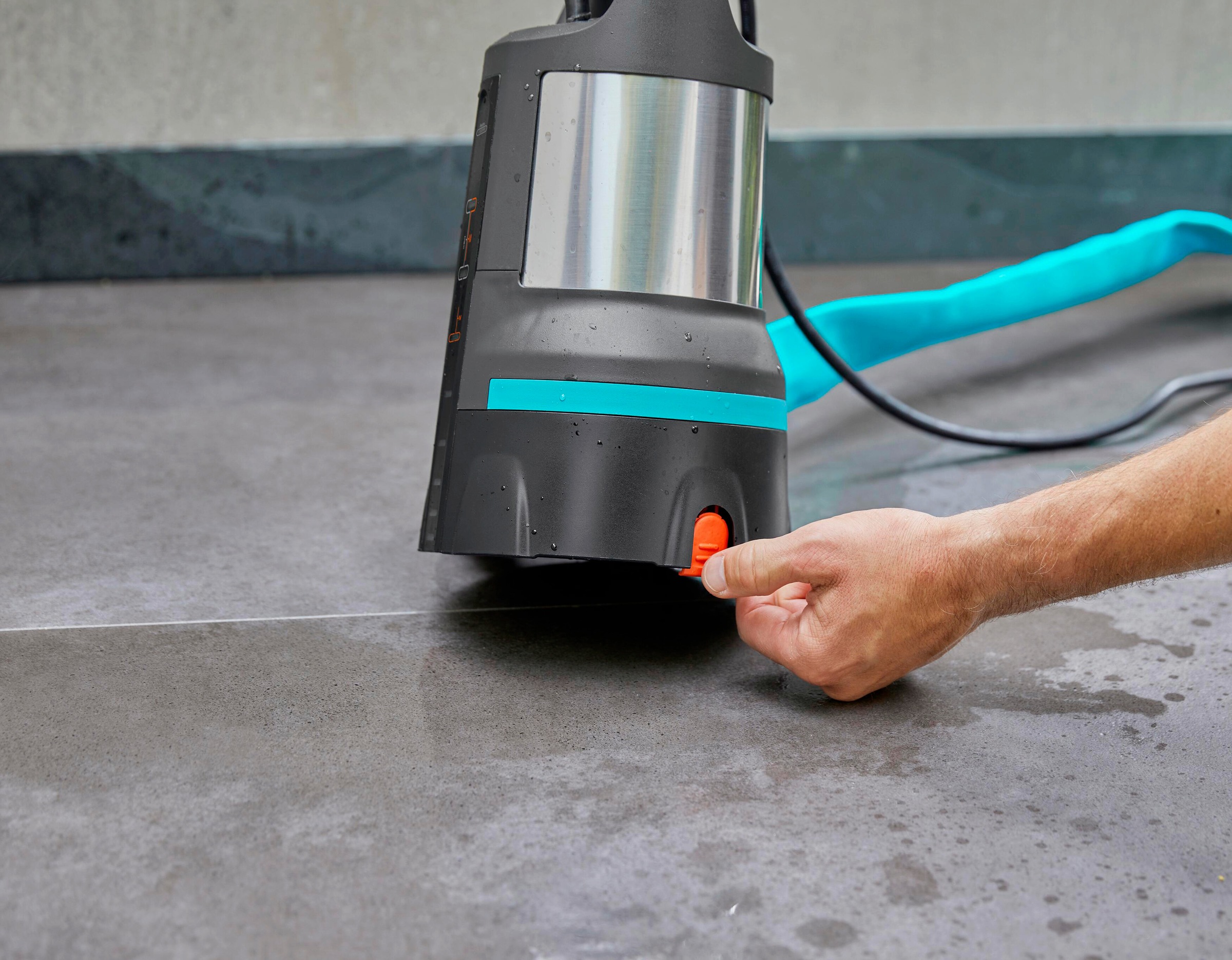 GARDENA Klarwasserpumpe »Tauchpumpe 11000 Aquasensor, 9034-20«, 11000 l/h max. Fördermenge