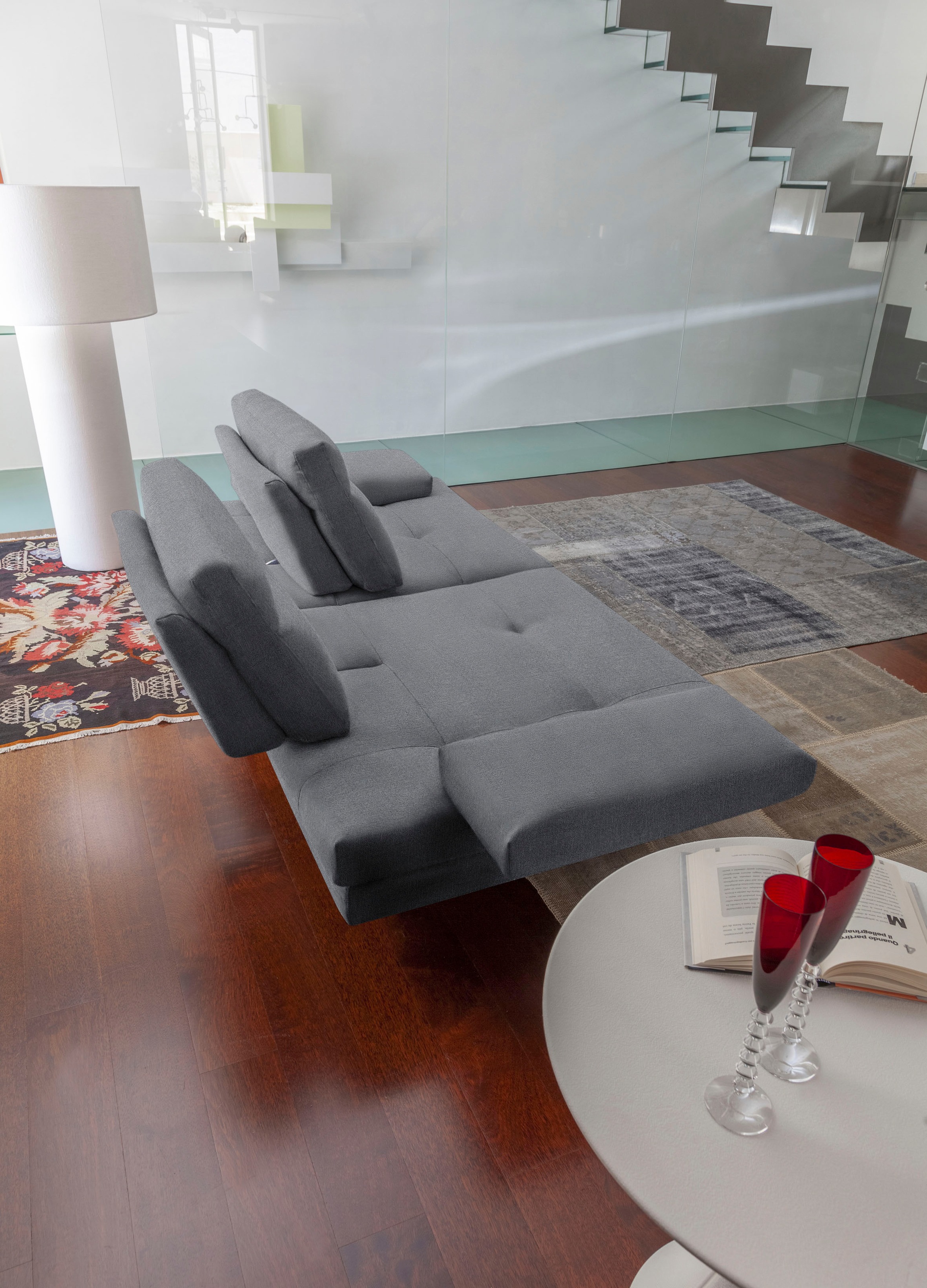 CALIA ITALIA 3-Sitzer »Toby Wing, Designsofa mit hohem Sitzkomfort, bequem und elegant«, inklusive Sitztiefenverstellung, Füße in Chrom glänzend