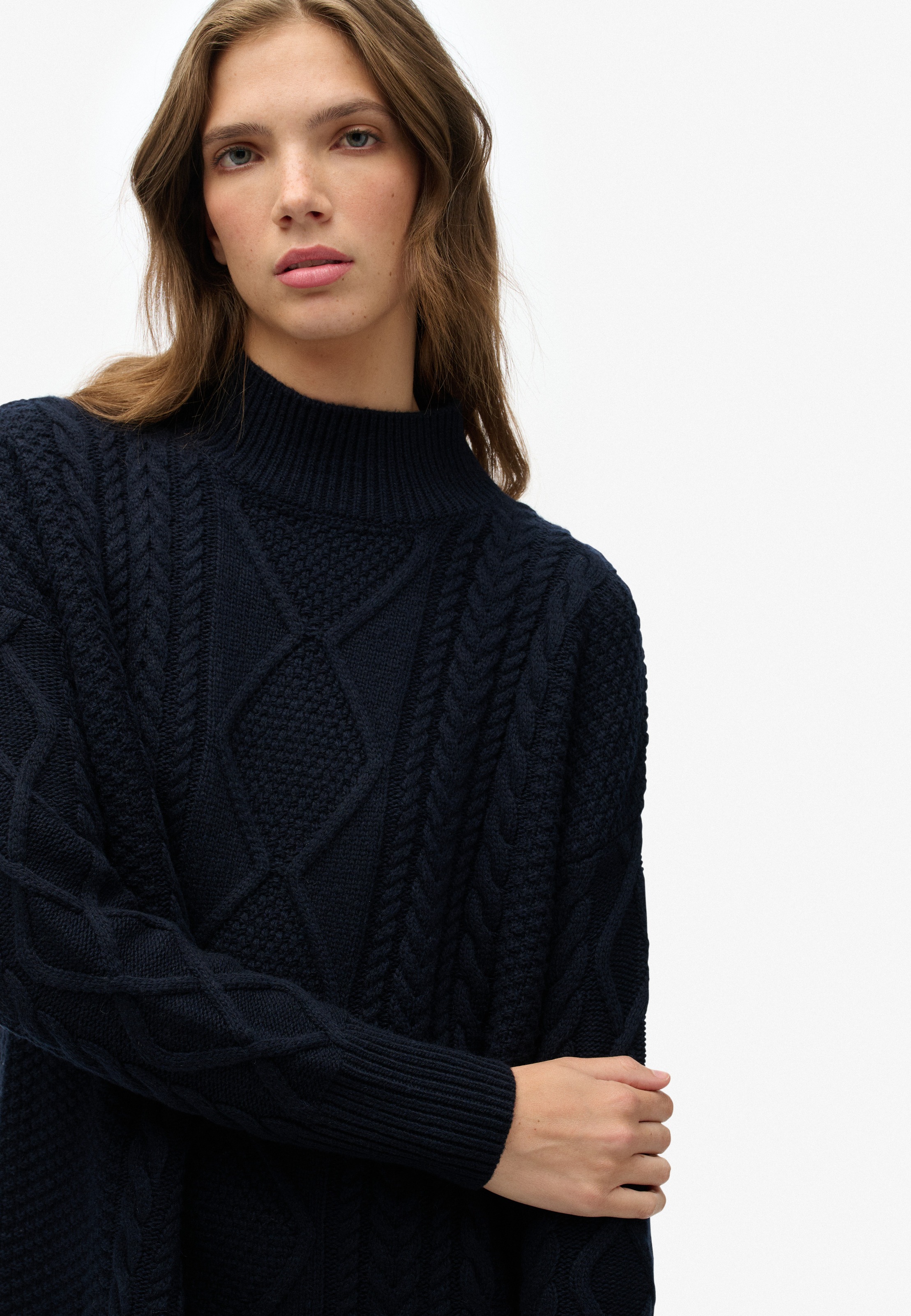Superdry Strickkleid »SLOUCHY CABLE KNIT DRESS« Materialmix, loose fit, hochwertig mit Woll-Anteil