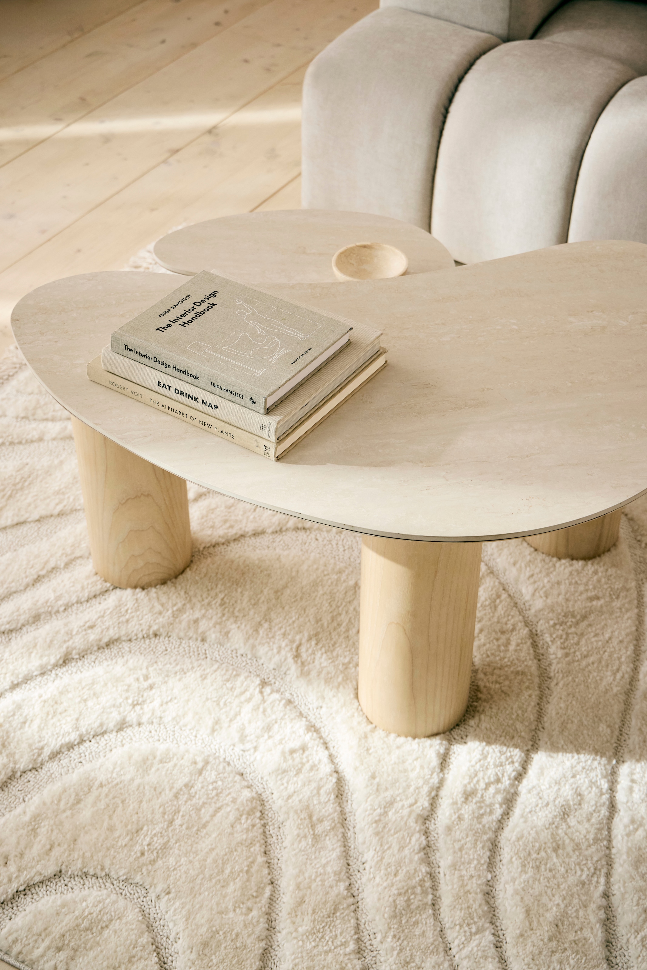 homsy by Ana Johnson Couchtisch »Laysy« Set, 2 Stk. tlg. mit einer Keramikplatte und massiven Eschenholzbeinen