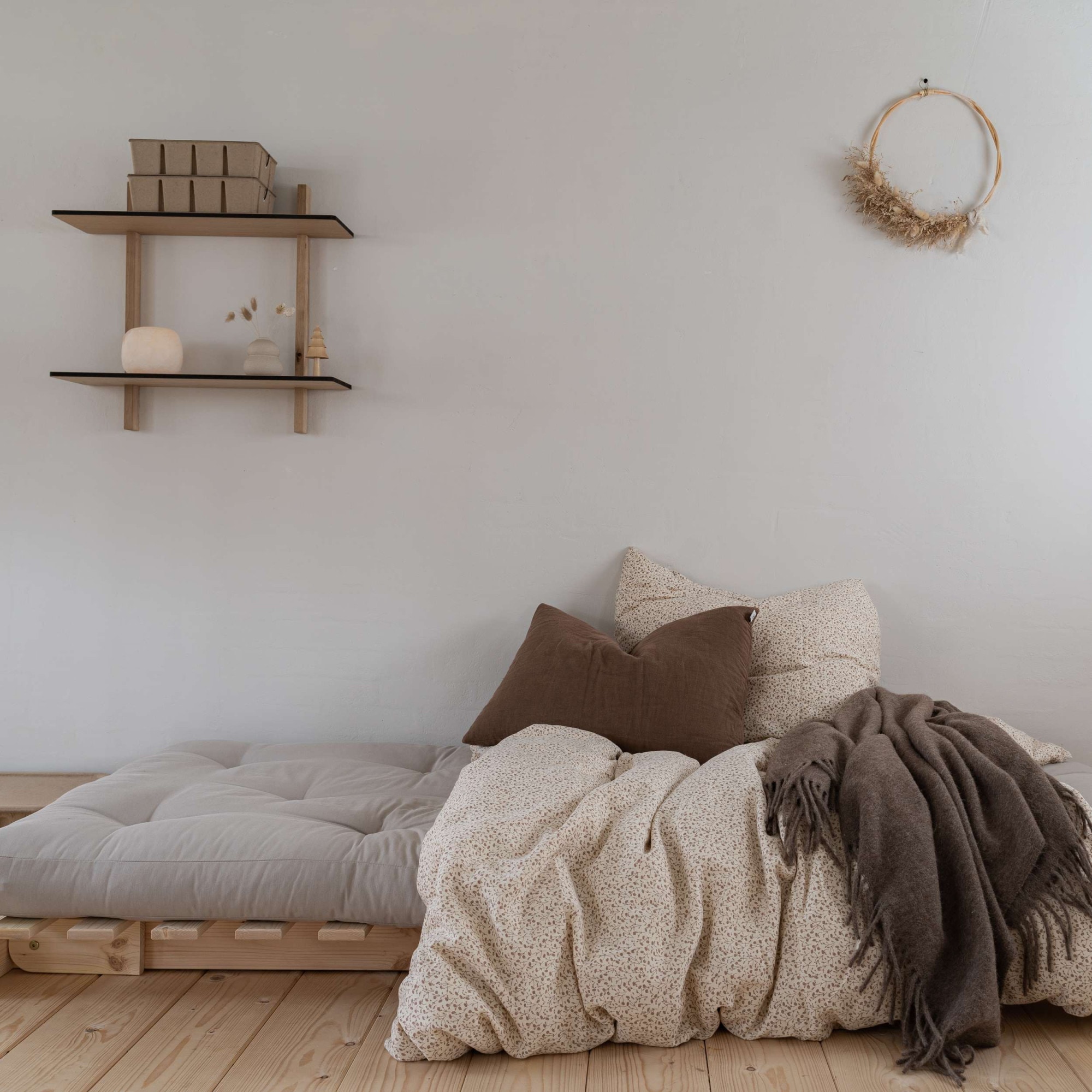 Karup Design Daybett »Roots Schlafsofa, Gästebett, Sofa inkl. Futonmatratze«, Liegefläche 90/140/160 x200 cm, FSC® zertifizierte Kiefer