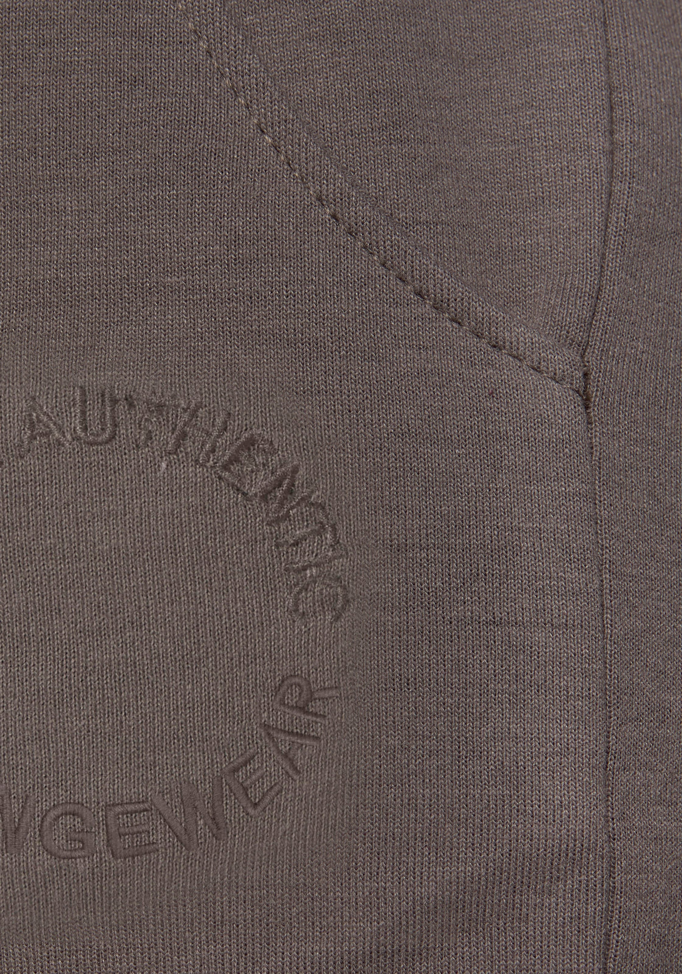Bench. Loungewear Sweatshorts, mit Logostickerei und seitlichen Taschen, Loungewear