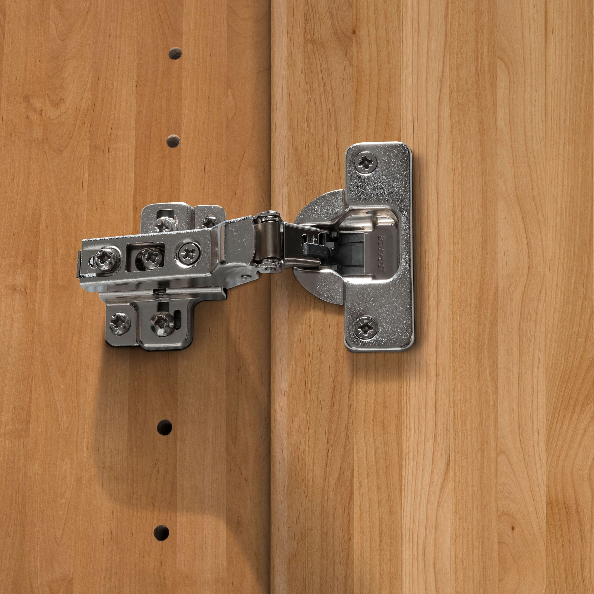 WIEMANN Drehtürenschrank »Kiruna« mit Champagnerglas und Spiegel