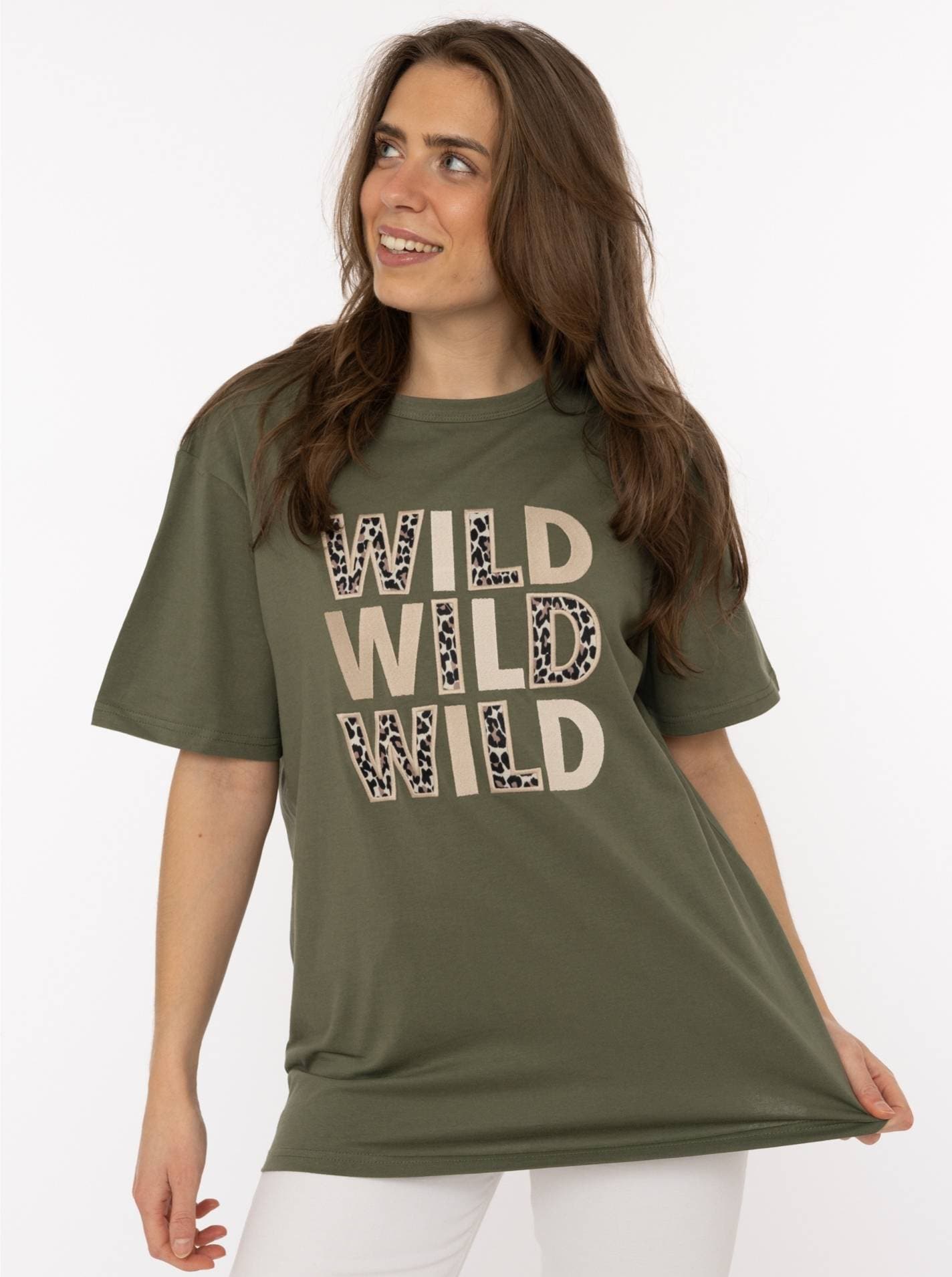 Zwillingsherz T-Shirt »"Wild Wild Wild"« großer, gestickter Schriftzug mit Leomuster, Rundhals