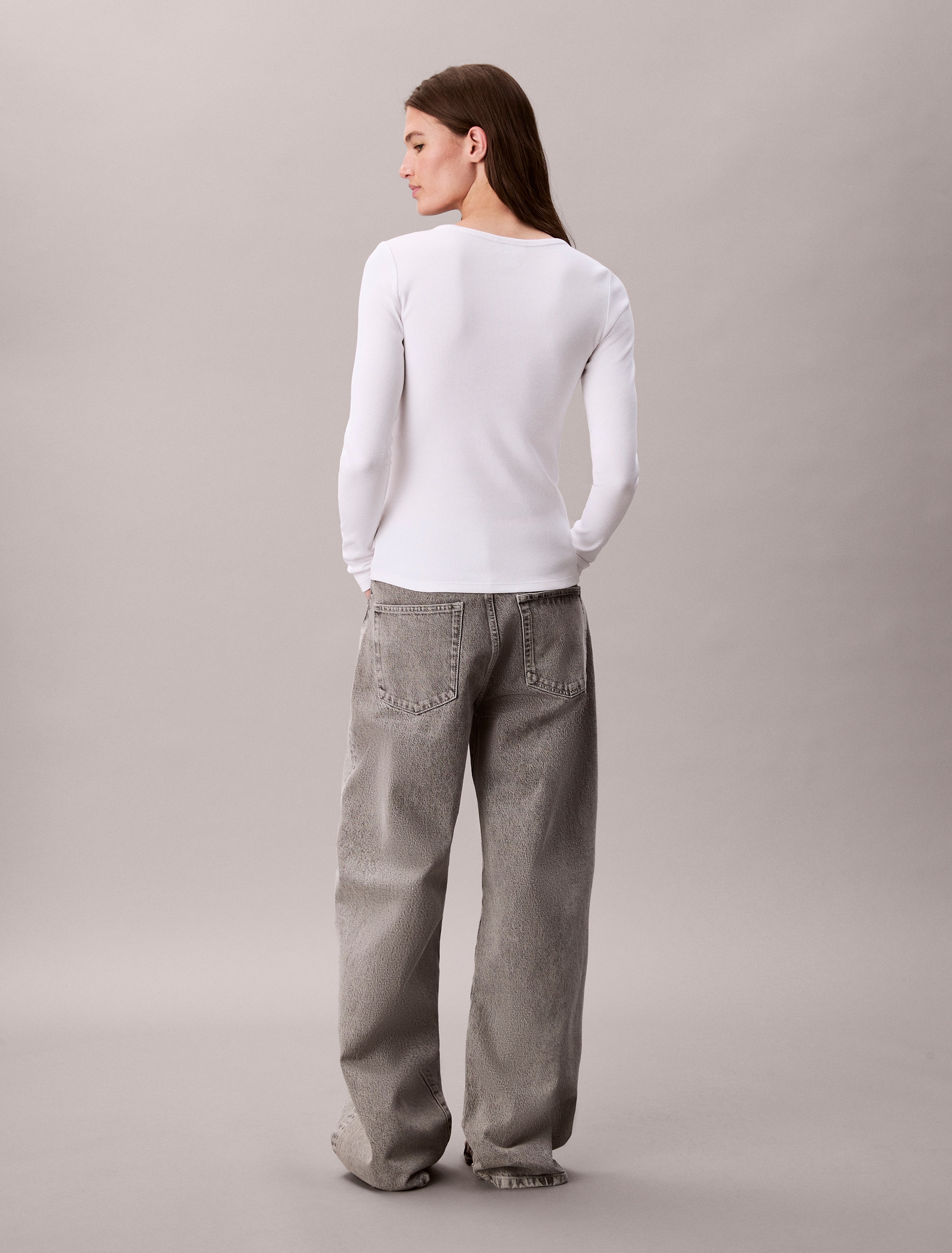 Calvin Klein Jeans Langarmshirt »LS WOVEN LABEL 2X2 RIB SCOOP NEC«, Mit Rundhalsausschnitt, regular fit