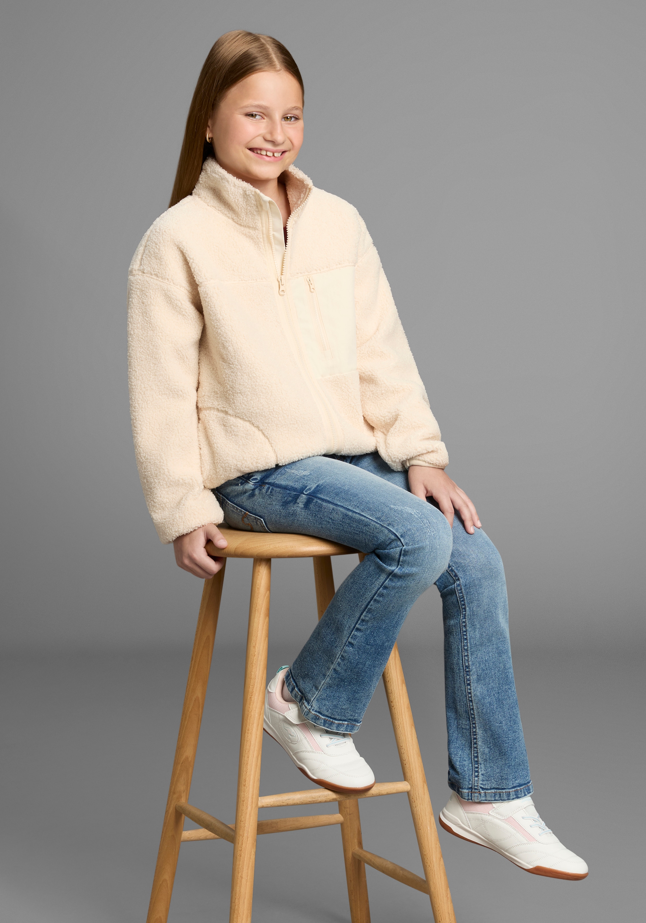 KangaROOS Sweatjacke »Kuschel-Jacke mit reflektierendem Badge« Weicher Teddyplüsch