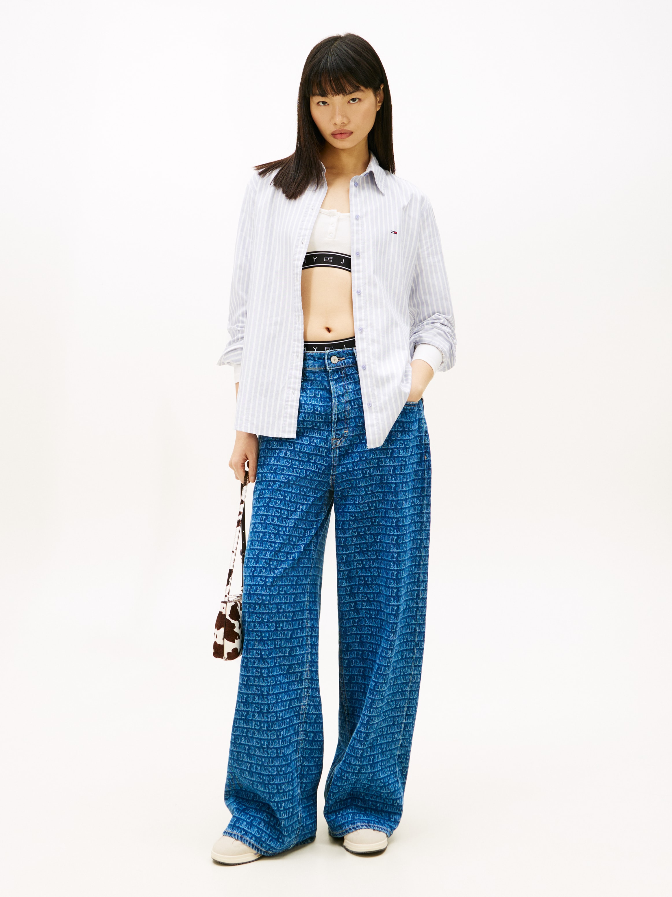 Tommy Jeans Hemdbluse »TJW REG OXFORD SHIRT« mit Logostickerei, abgerundeter Saum