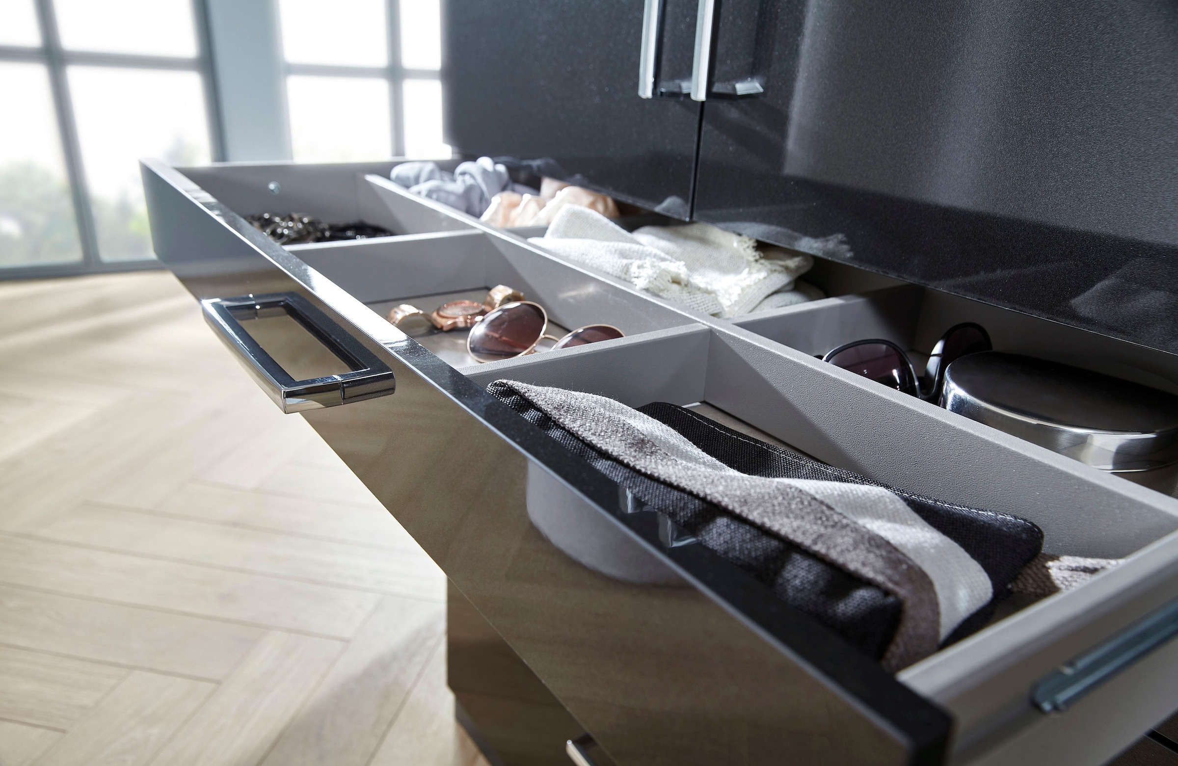 rauch Drehtürenschrank »Kleiderschrank Schrank Garderobe Garderobenschrank Topseller HOMBURG« inkl. Passepartout, oberer Schubkasten mit Einteilung MADE IN GERMANY