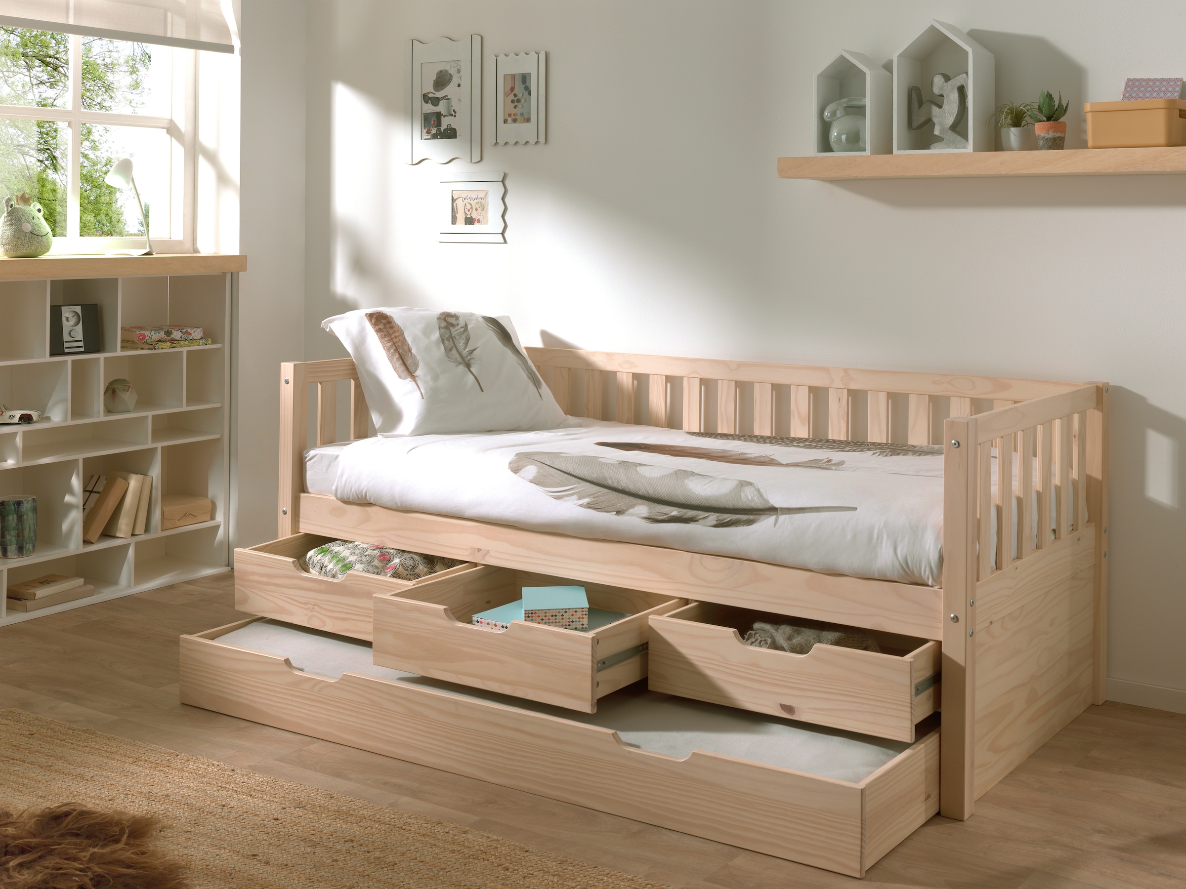 Vipack Einzelbett »mit Schubladen, Kiefer massiv, viel Stauraum und zeitloses Design«, (B/H/T ca. 211,2x85,5x97,8cm, Ausf. Milky Pine oder Weiß), inkl. Rolllattenrost, mit oder ohne Bettschublade