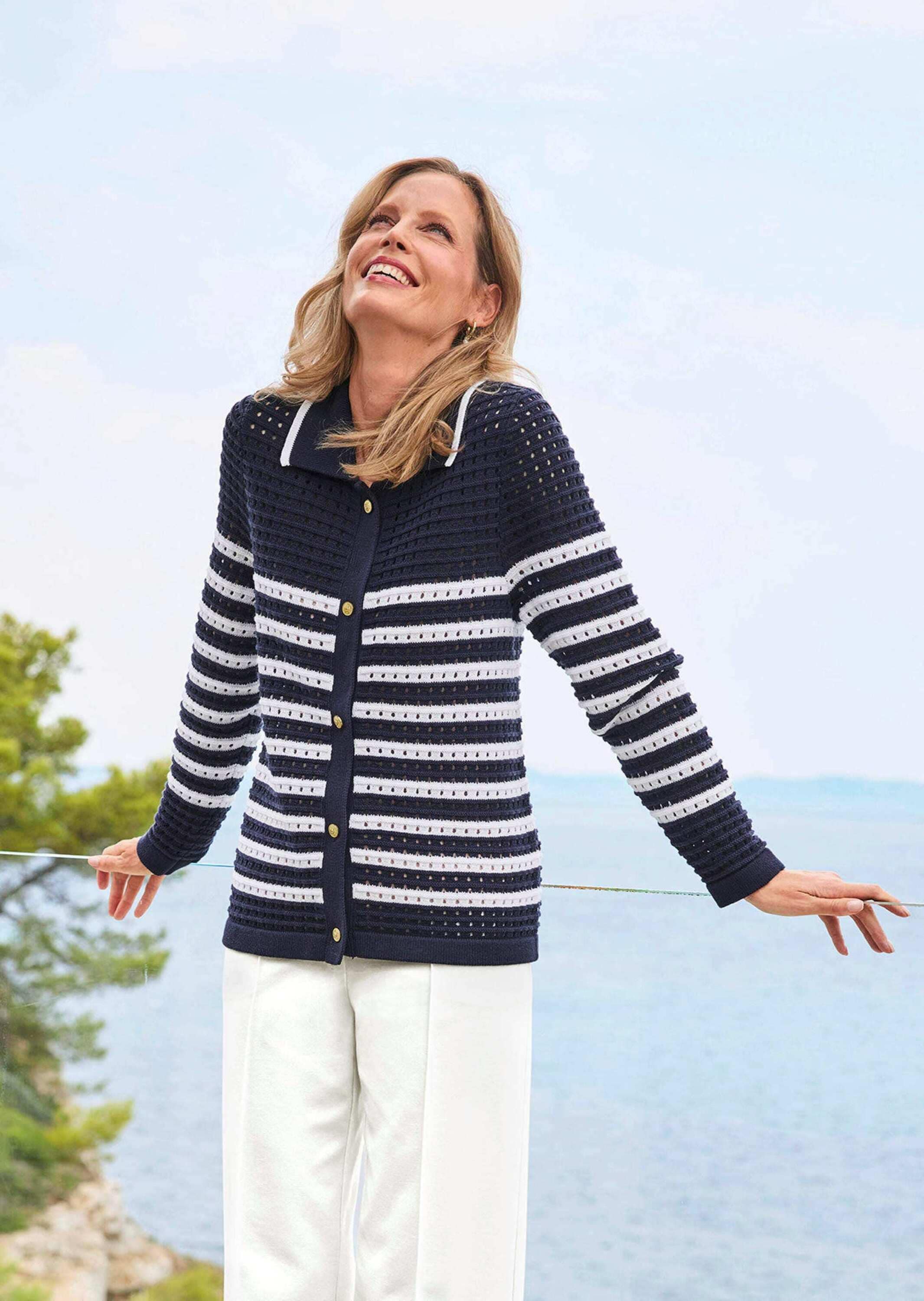 GOLDNER Strickjacke »Kurzgröße Polopullover mit Lochmuster« Lochmuster im Ringel, goldene Dekoknöpfe