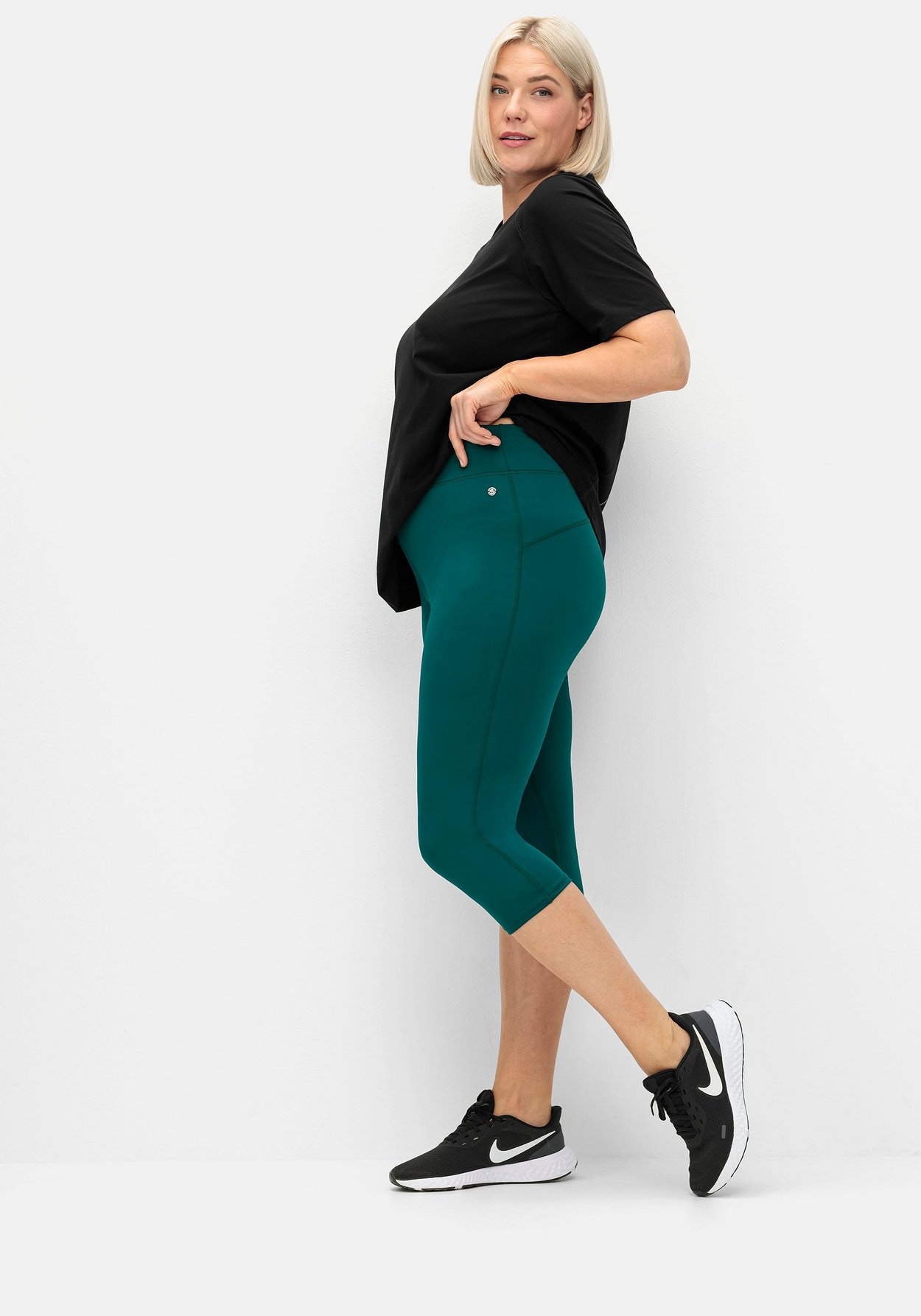 Sheego Sporthose »Caprihose aus Funktionsqualität, mit Innentasche«