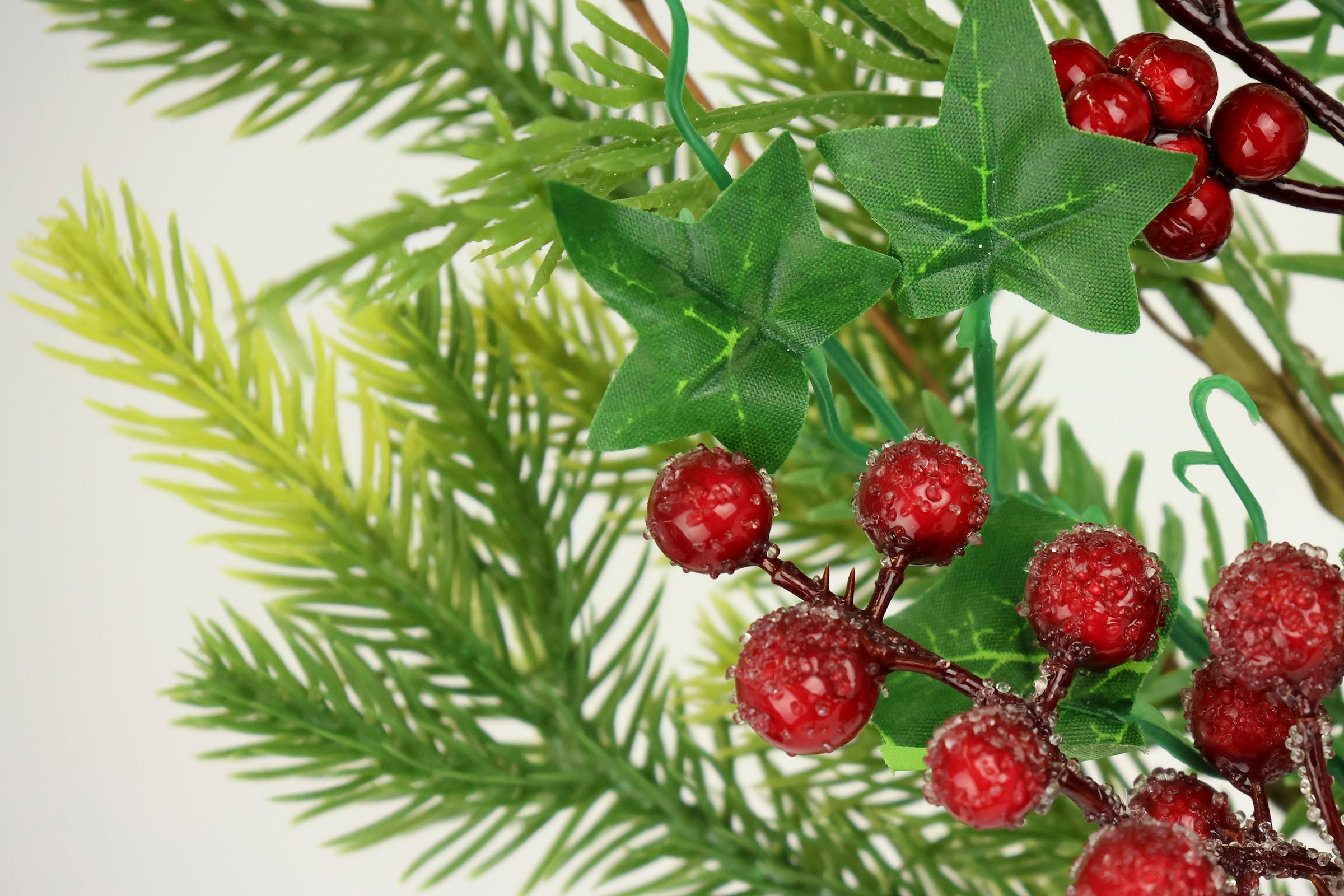 I.GE.A. Kunstzweig »Weihnachtszweig Tanne/Beeren/Efeu/Thuja«, 2er Set Künstlicher Zweig Blume Weihnachtsdeko Dekozweig Dekoration