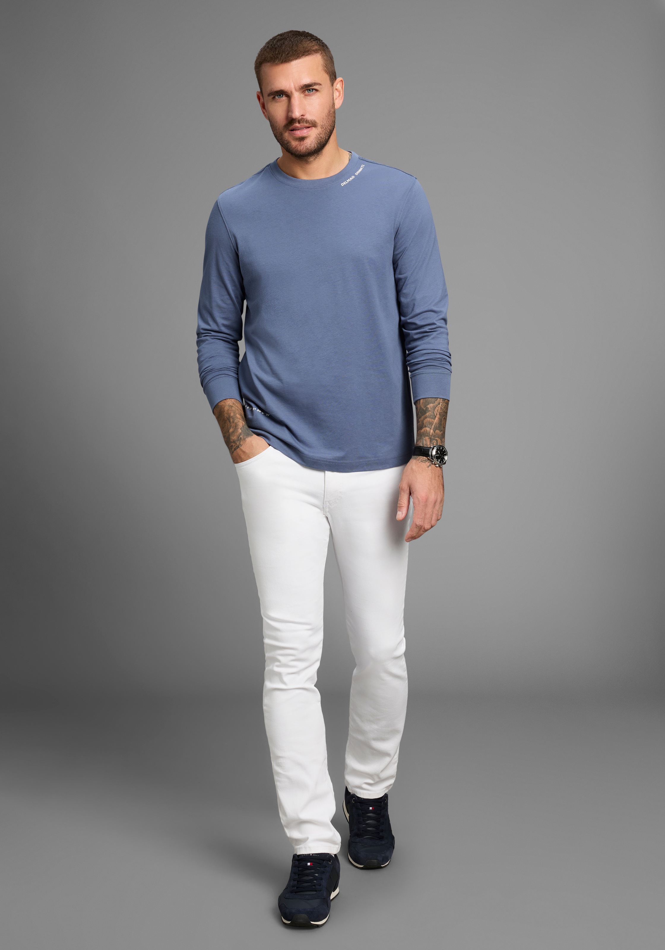 DELMAO Rundhalsshirt, schmal geschnitten, mit Print, aus 100% Baumwolle