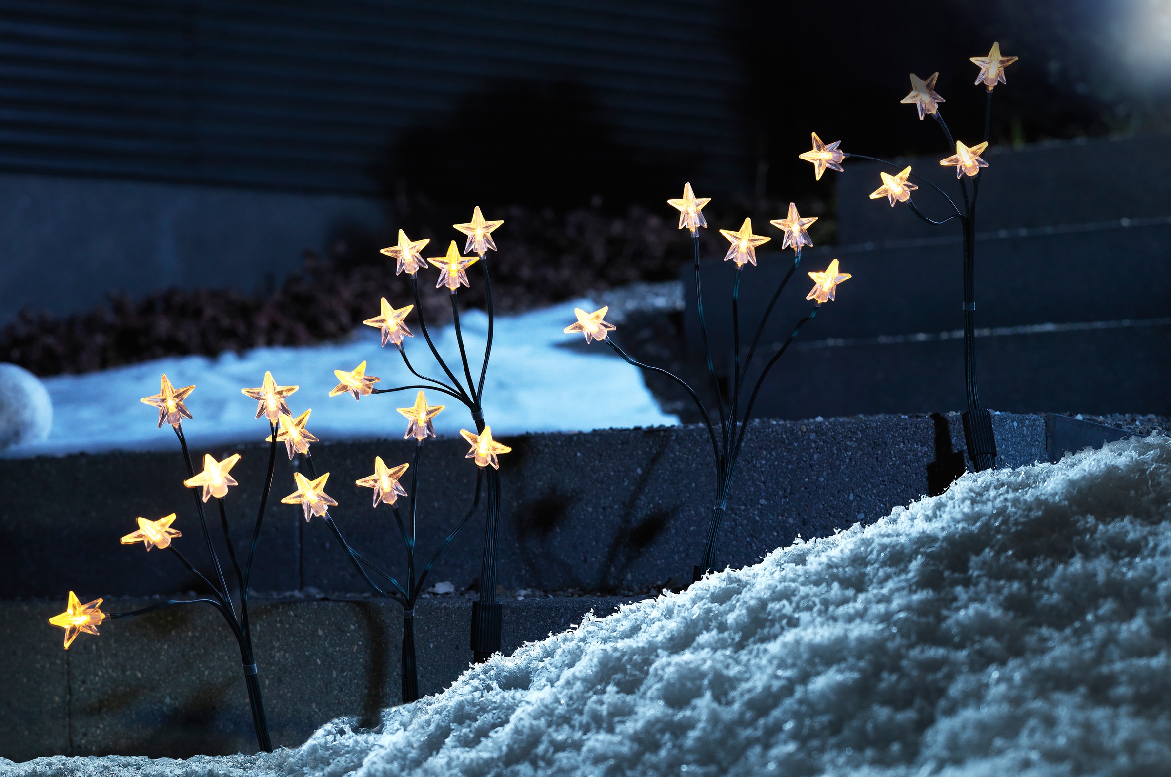 Weihnachtsbeleuchtung mit kleinen LED-Leuchtsternen