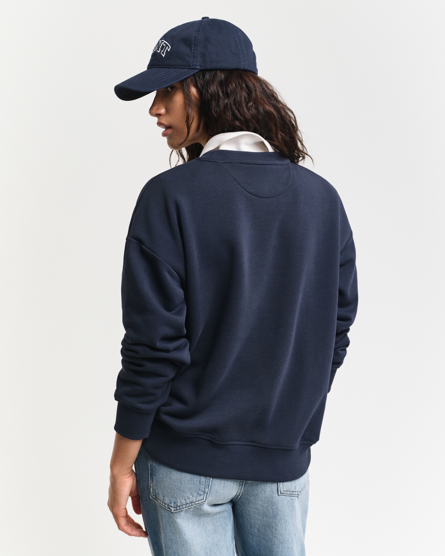 Gant Sweatshirt »SHIELD C-NECK SWEAT«, Grafische GANT-Stickerei auf der Brust
